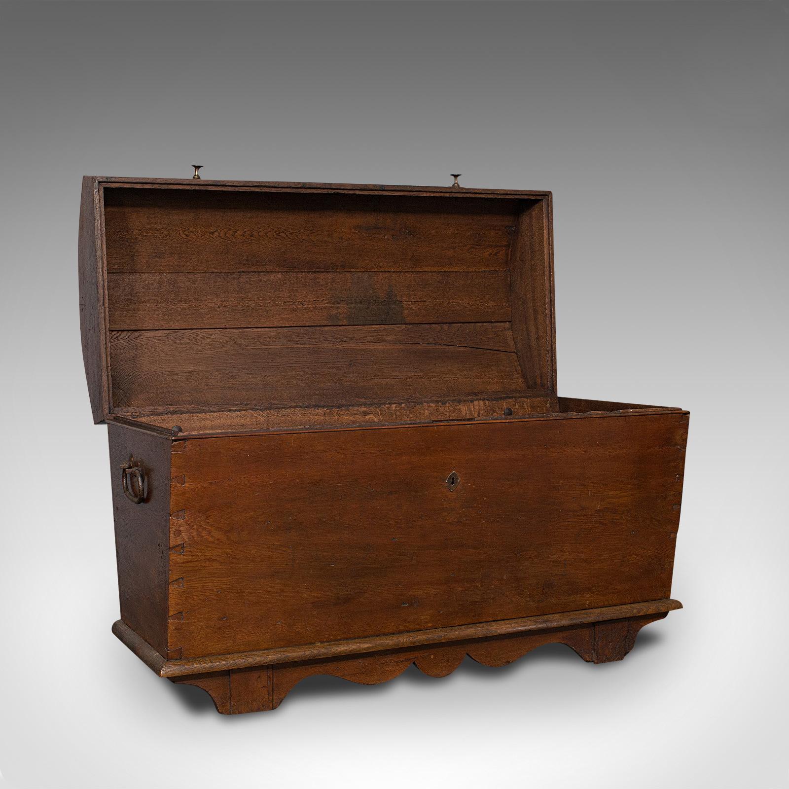 This is a large antique shipping chest. An English, oak carriage trunk, dating to the late 18th century Georgian period, circa 1800.

Beautiful dome-top chest with superb finish
Displaying a desirable aged patina
Select oak offers fine grain