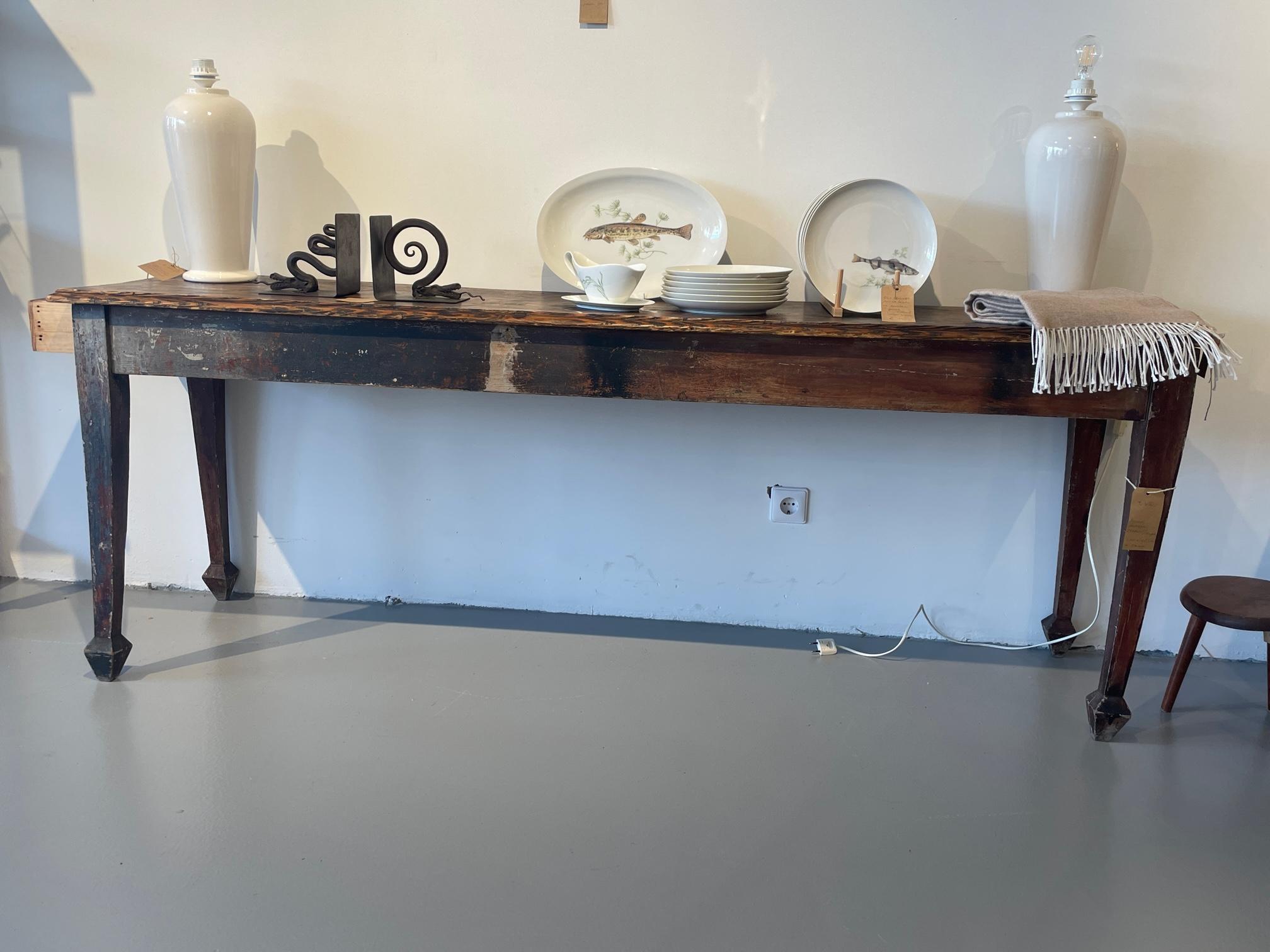 Do you have a large kitchen, living room or bedroom? Then this is the side table you've always dreamed of! Or that you didn't know you wanted. Do you have a shop or restaurant? So it's in a word a masterpiece! 200 x 49 x 73 cm! Unique object! This