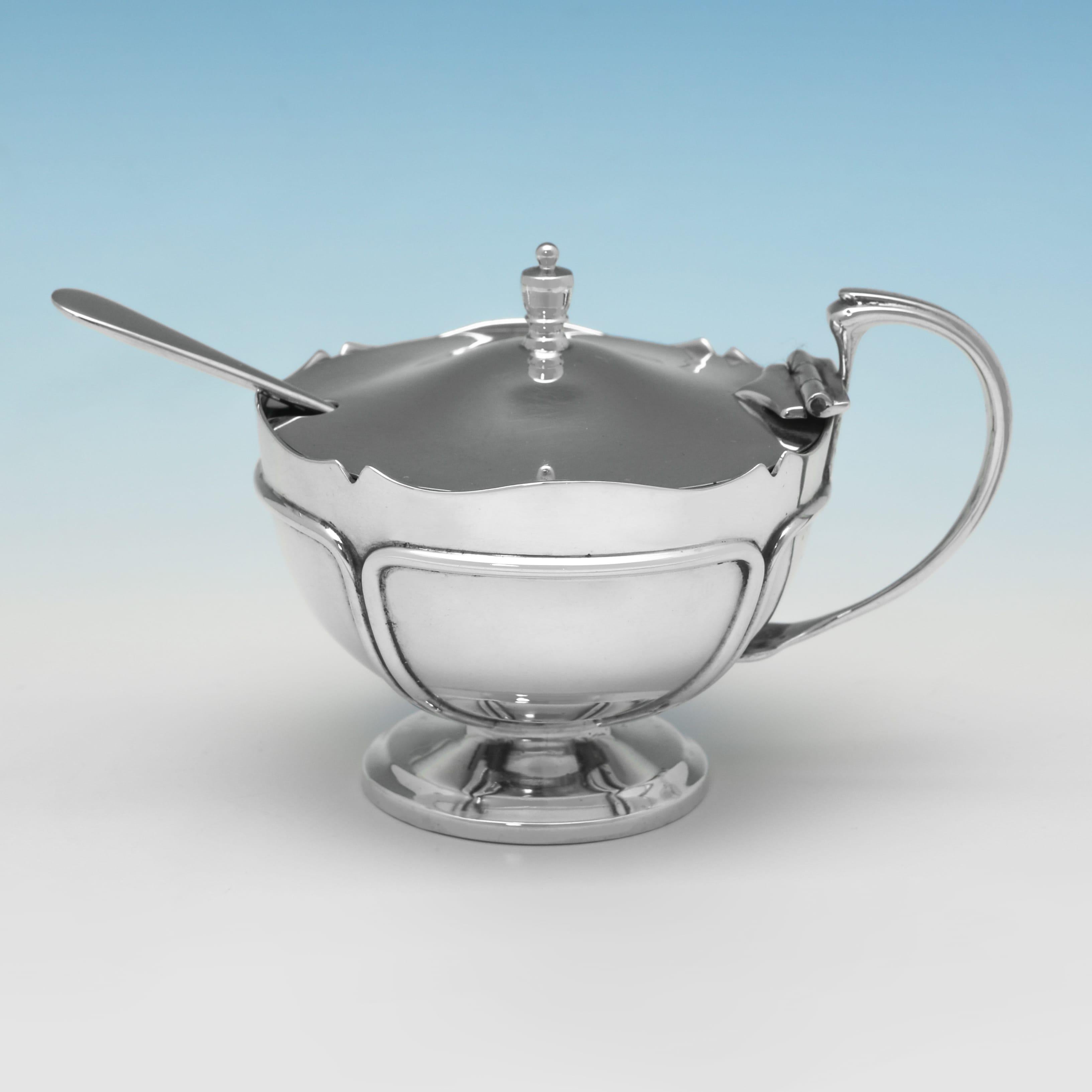 Large antique silver art nouveau condiment set made by Mappin & Webb in 1924 In Good Condition For Sale In London, London