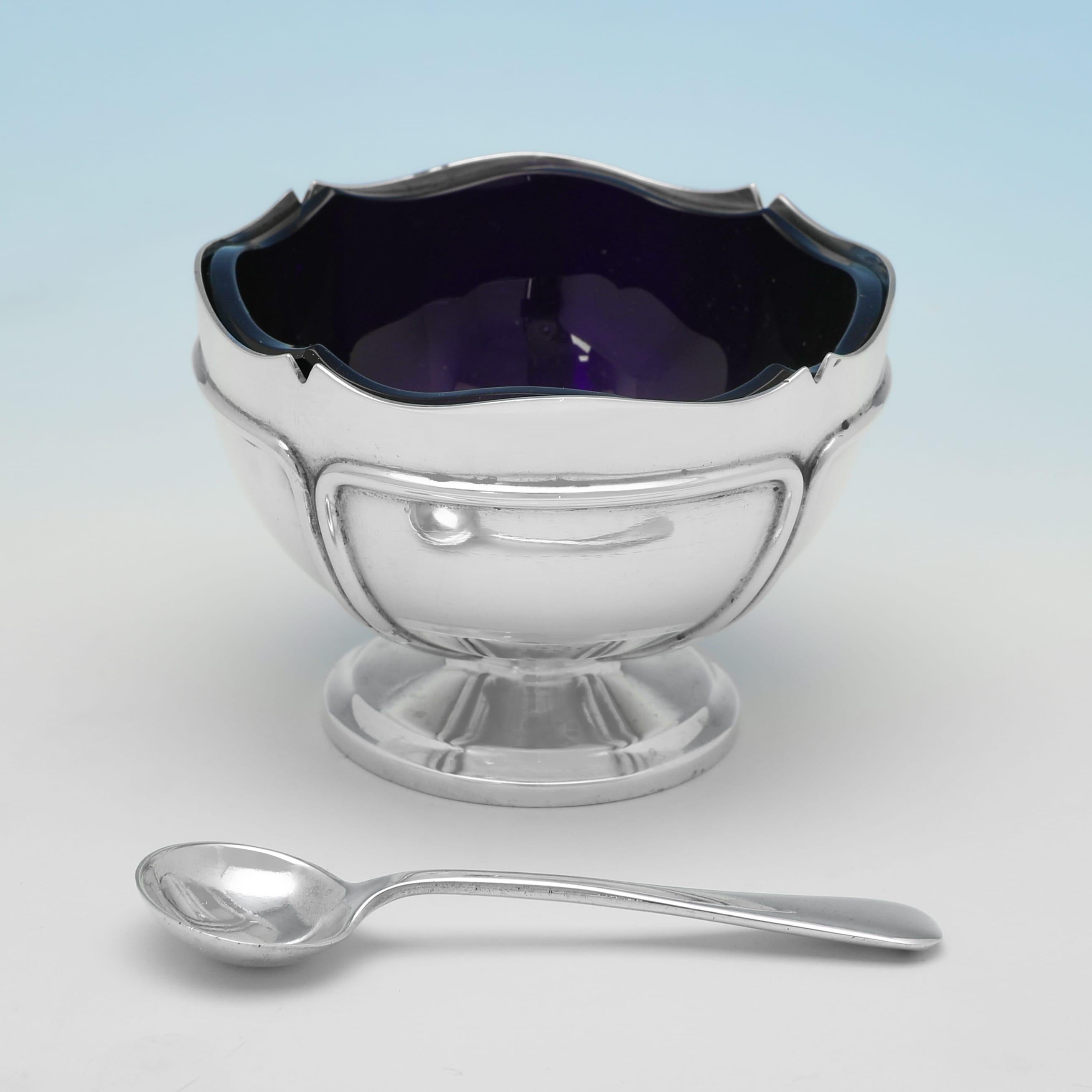 Sterling Silver Large antique silver art nouveau condiment set made by Mappin & Webb in 1924 For Sale