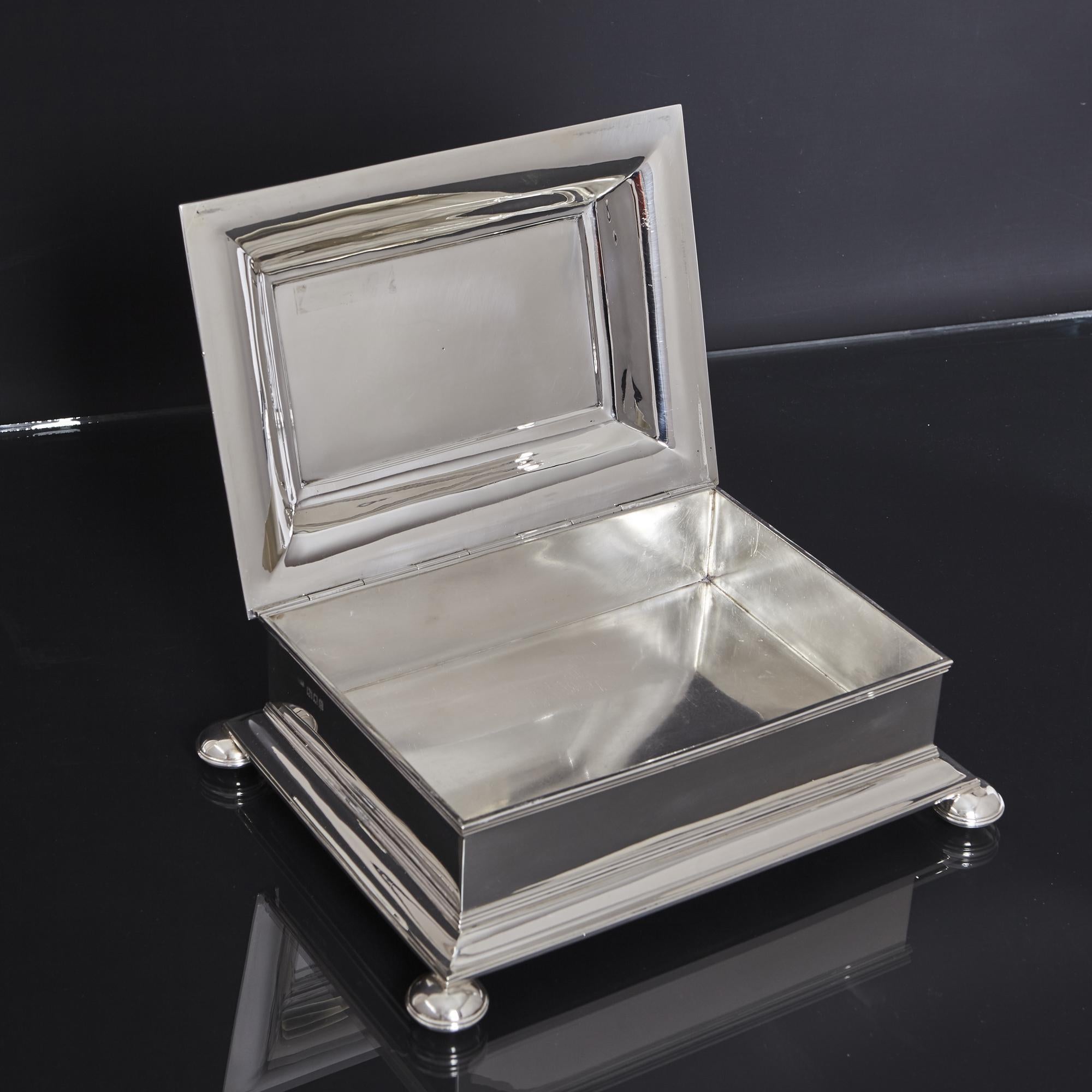 A large, impressive handmade silver casket mounted on bun-shaped supports and decorated with a applied, moulded border around the rim. It weighs a substantial 50 troy oz (1548g) and is based on a late 18th century style.

This handsome antique