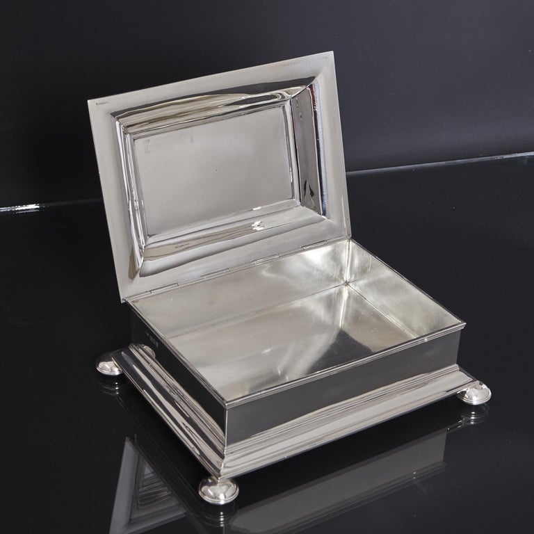 A large, impressive handmade silver casket mounted on bun-shaped supports and decorated with a applied, moulded border around the rim. It weighs a substantial 50 troy oz (1548g) and is based on a late 18th century style.

This handsome antique