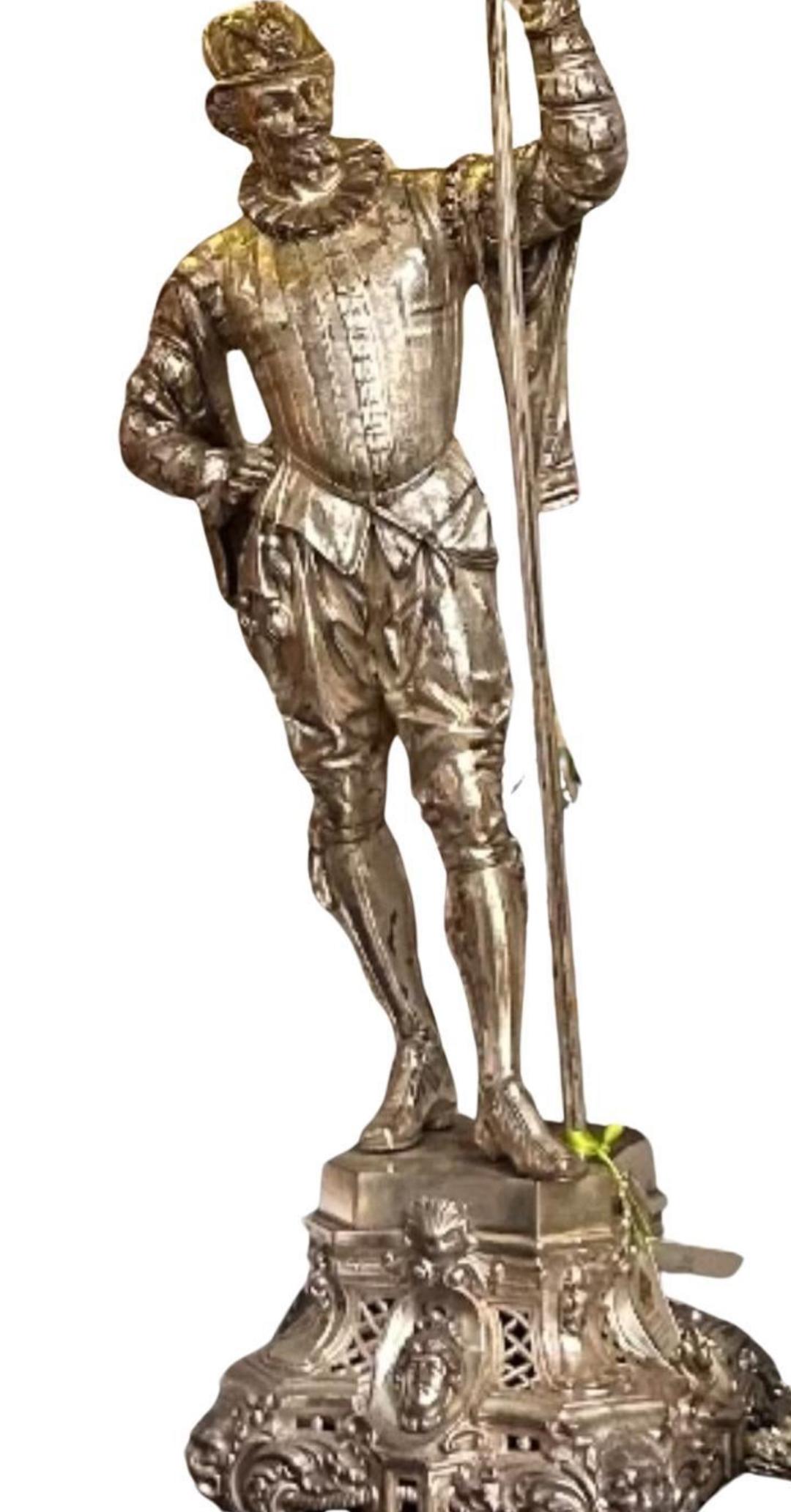 Gran Lámpara de Sobremesa Figurada Conquistador Antigua de Plata sobre Bronce Renacimiento en venta