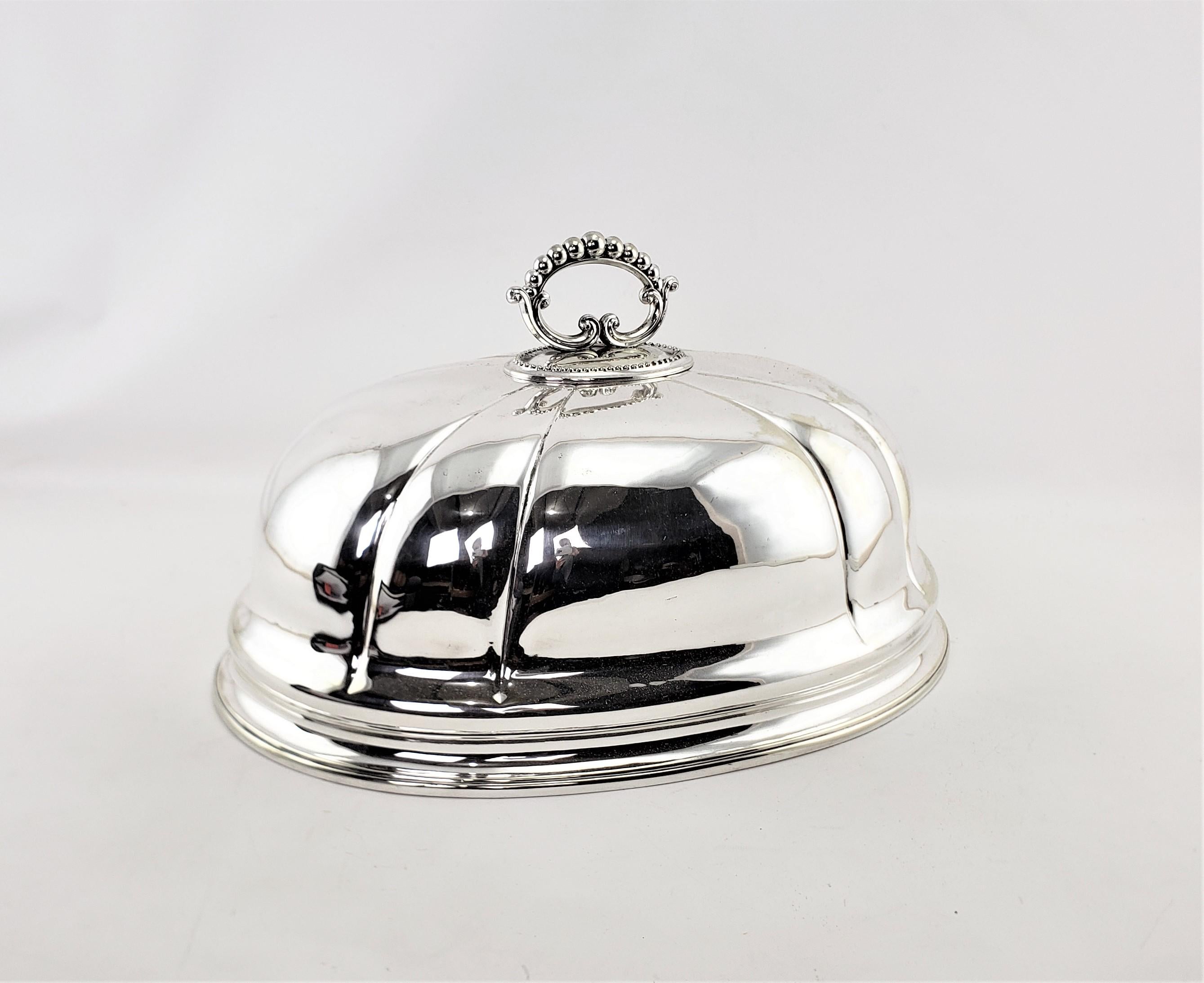 Édouardien Grande dôme en métal argenté ancien avec côtés festonnés et poignée perlée en vente