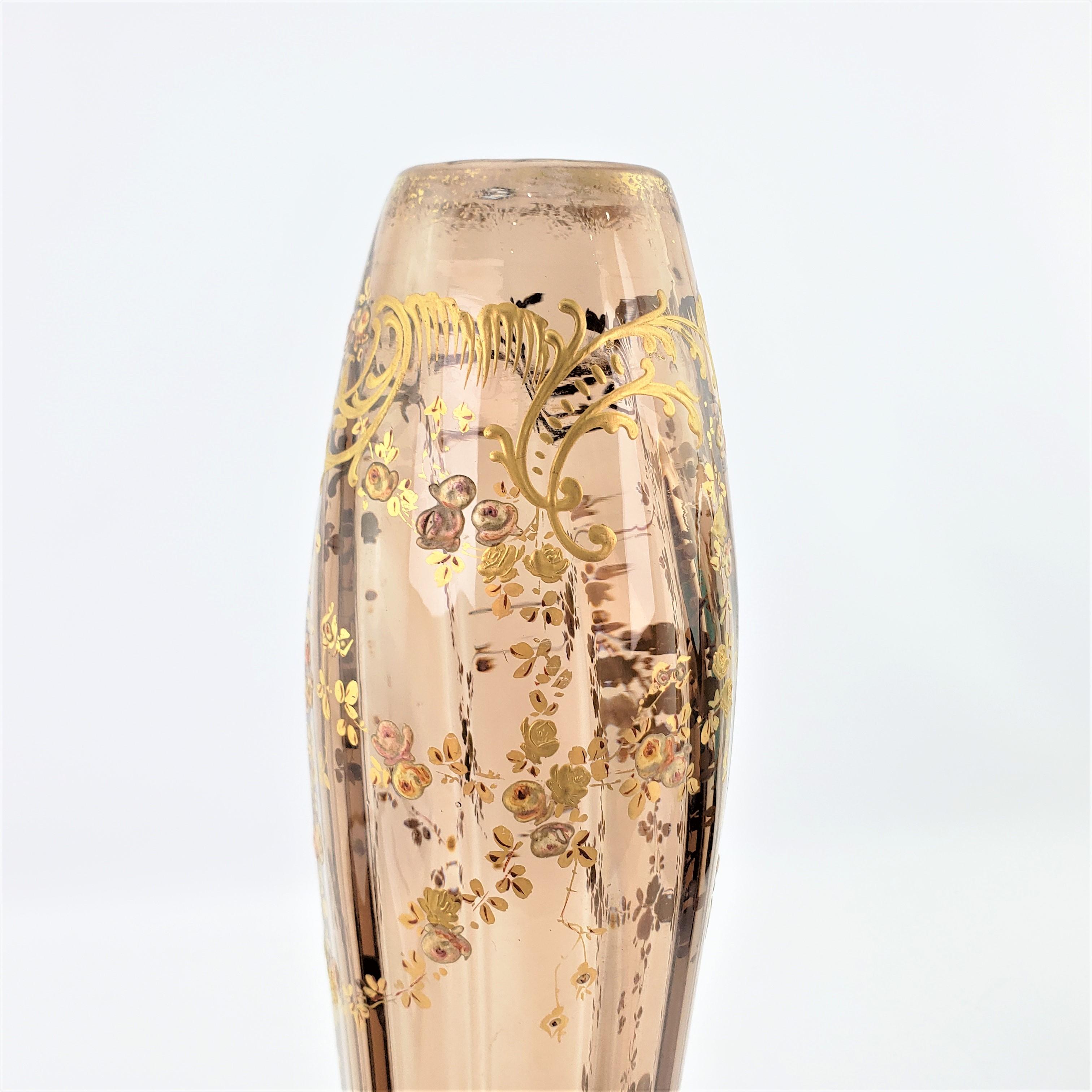 Grand vase bulbeux ancien en quartz fumé avec décoration florale dorée et émaillée en vente 2