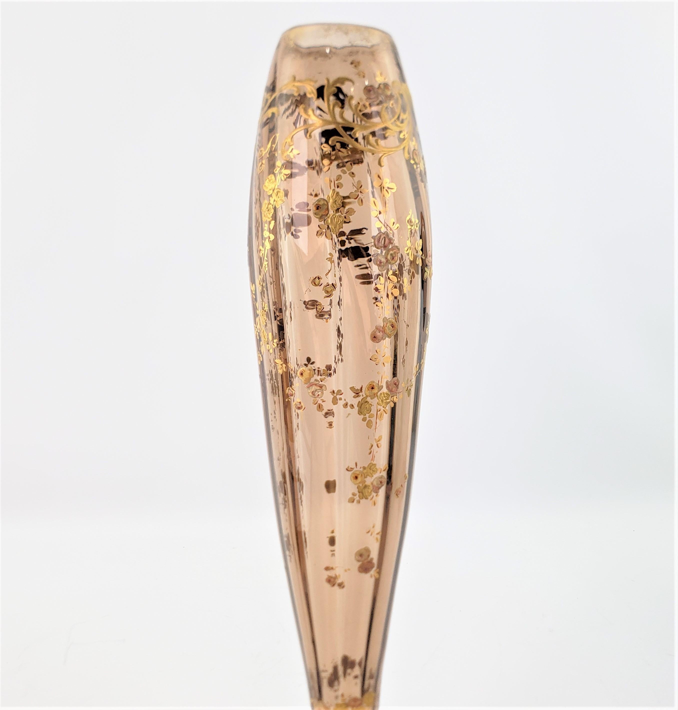 Grand vase bulbeux ancien en quartz fumé avec décoration florale dorée et émaillée en vente 3