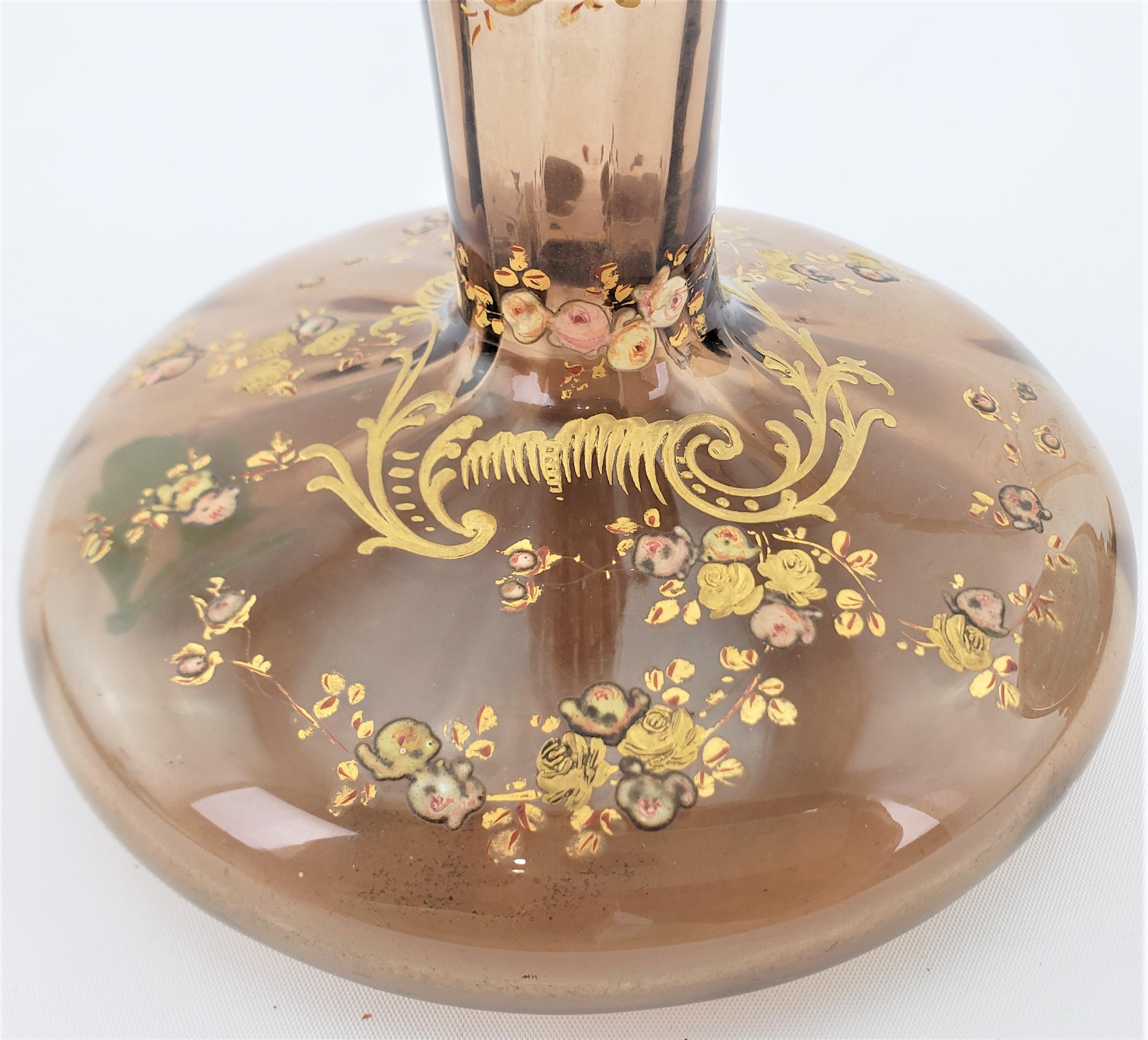 Grand vase bulbeux ancien en quartz fumé avec décoration florale dorée et émaillée en vente 4