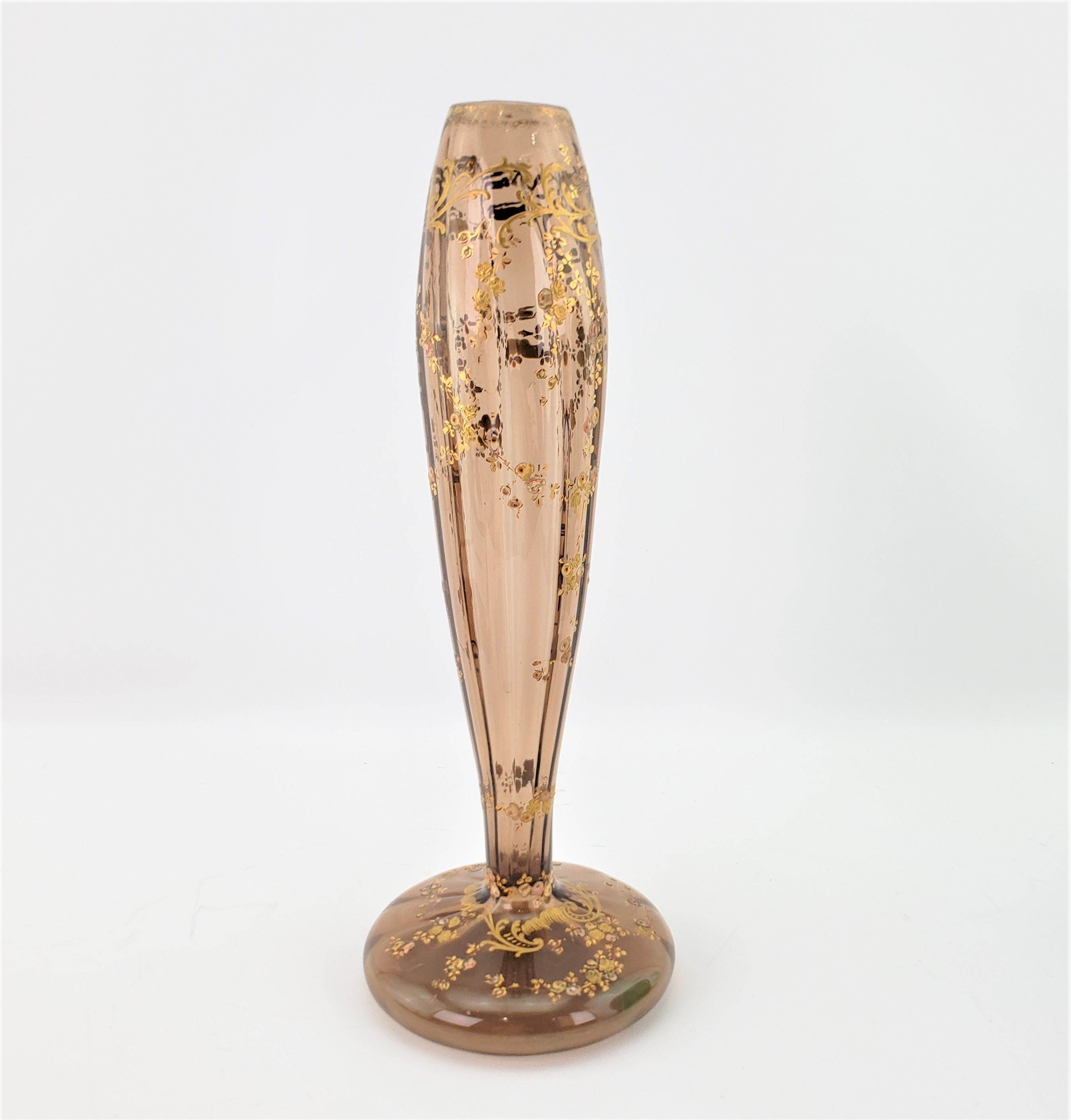 Art nouveau Grand vase bulbeux ancien en quartz fumé avec décoration florale dorée et émaillée en vente