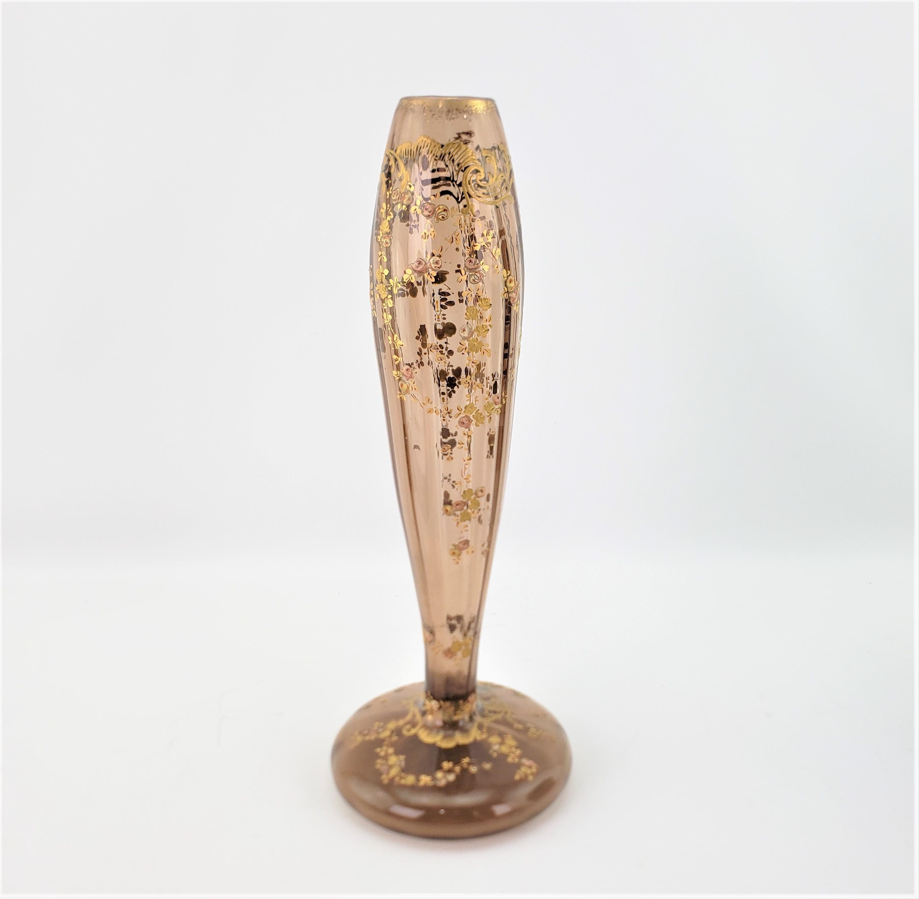 Tchèque Grand vase bulbeux ancien en quartz fumé avec décoration florale dorée et émaillée en vente
