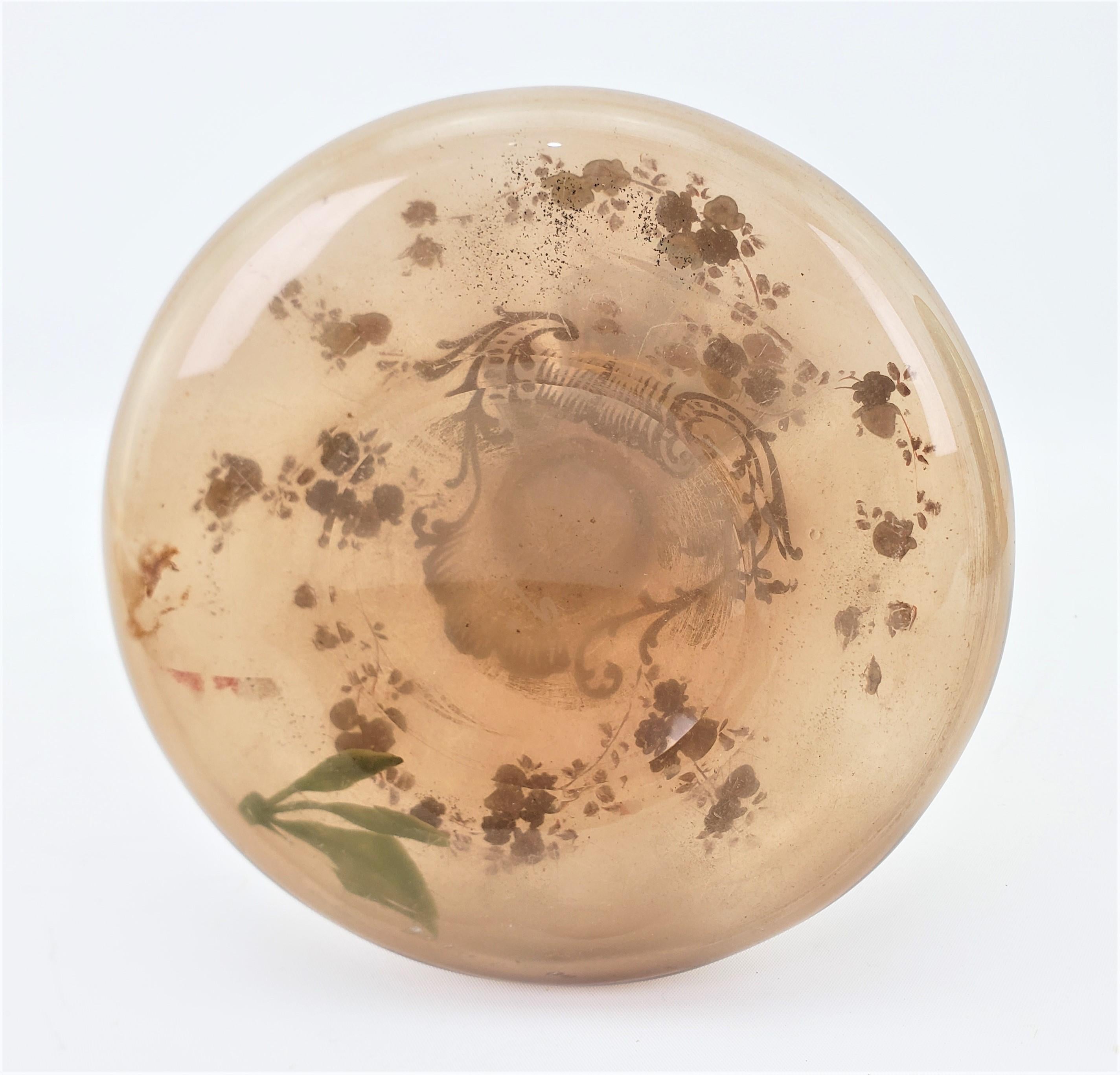 XIXe siècle Grand vase bulbeux ancien en quartz fumé avec décoration florale dorée et émaillée en vente