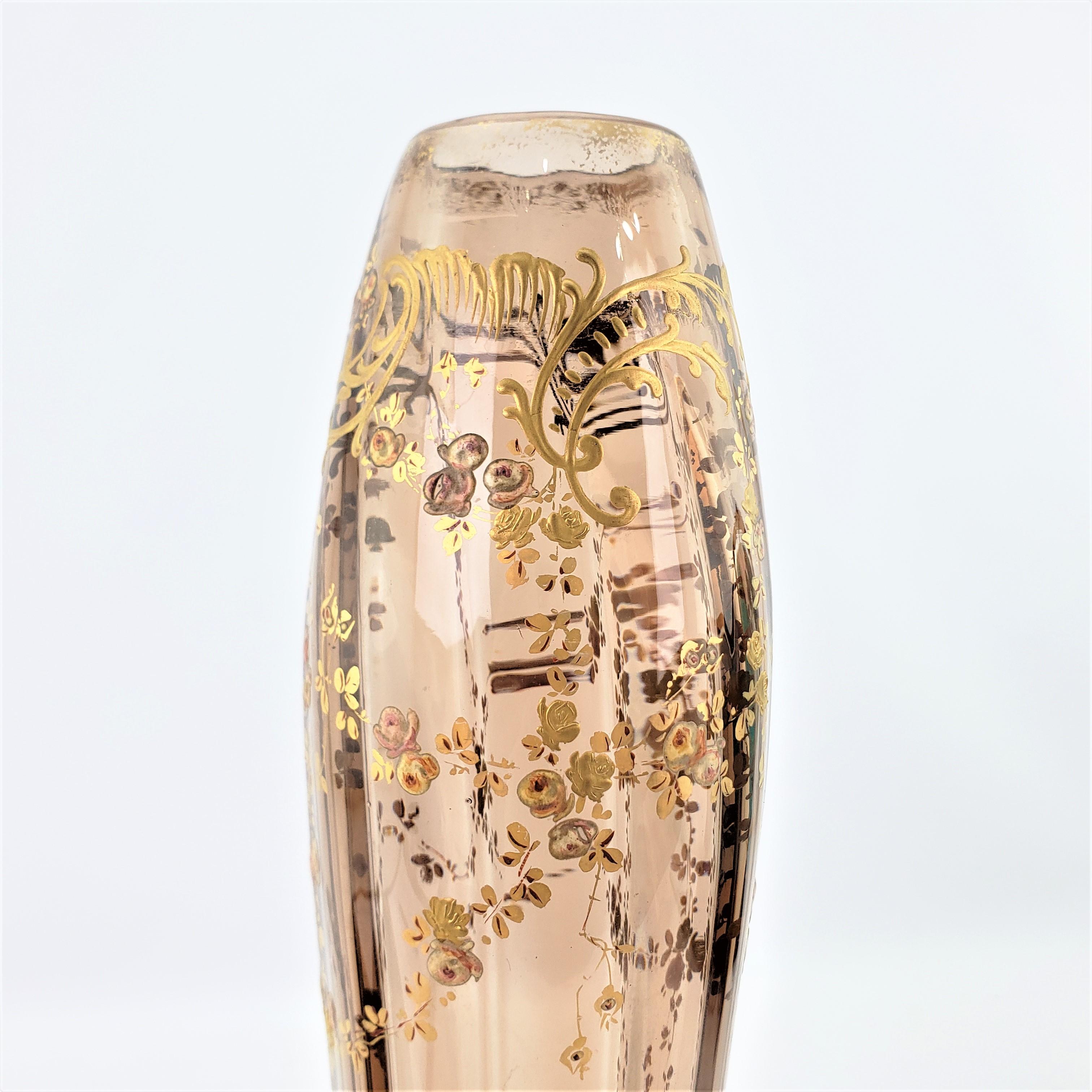 Grand vase bulbeux ancien en quartz fumé avec décoration florale dorée et émaillée en vente 1