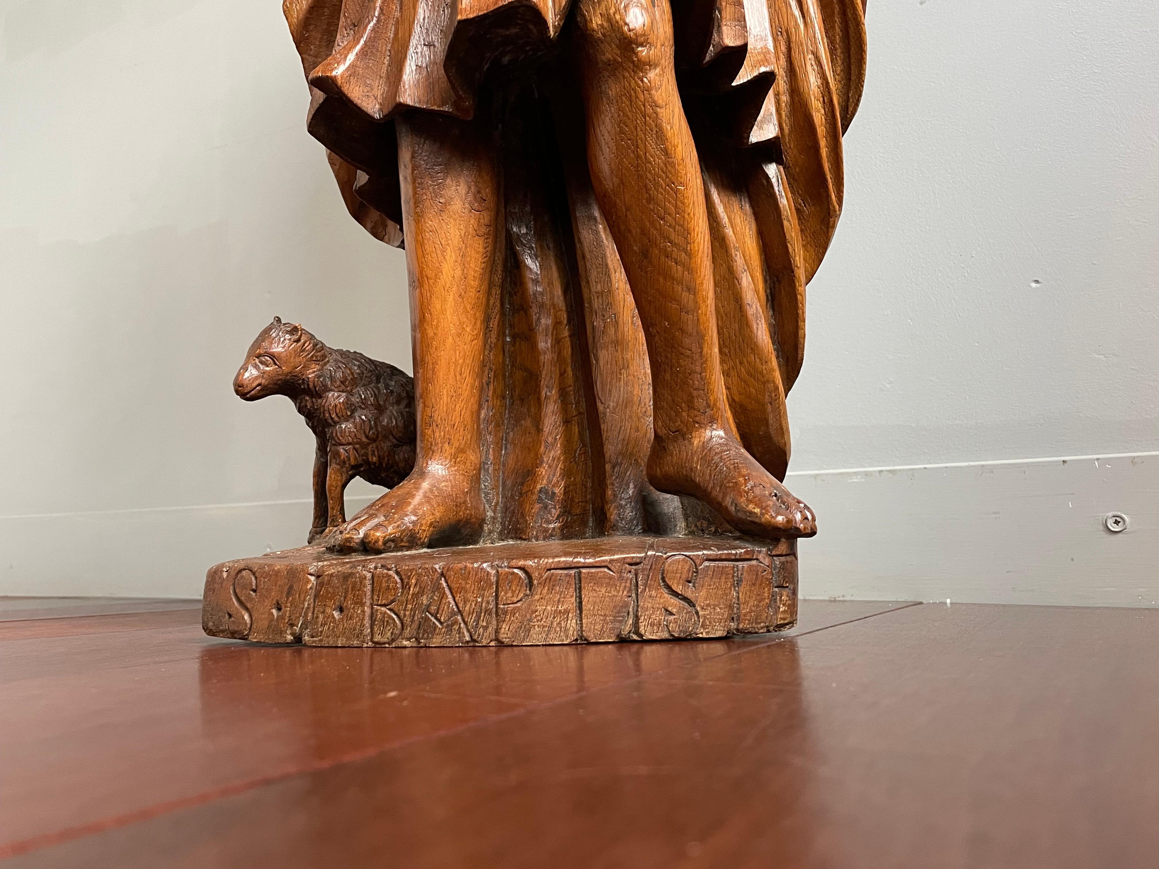 Français Grande sculpture ancienne en Oak doux de Saint Johns w. Agneau de Dieu 1850 en vente