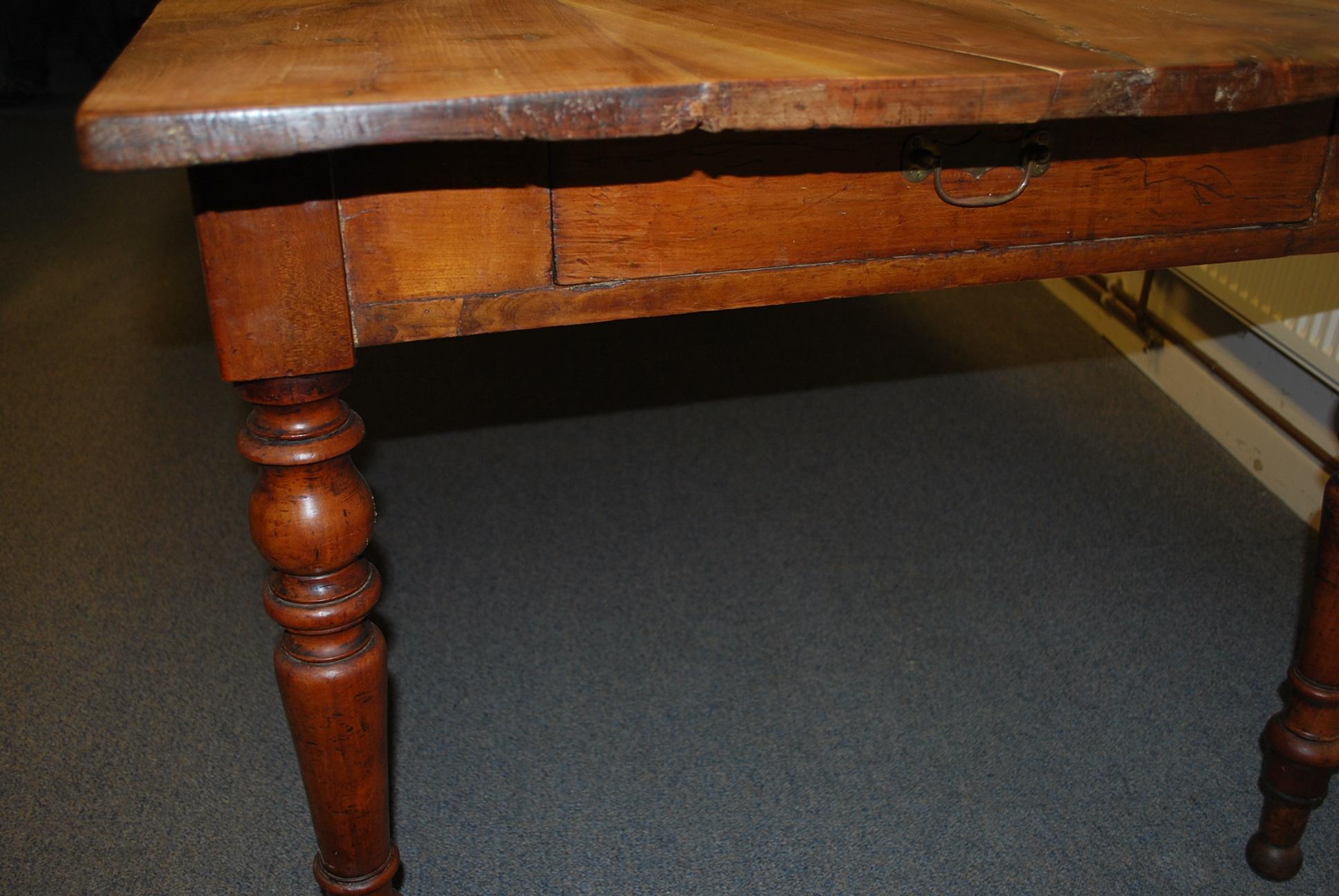 Large antique solid cherry wood French Farmhouse/ Kitchen / dining Table (19. Jahrhundert) im Angebot