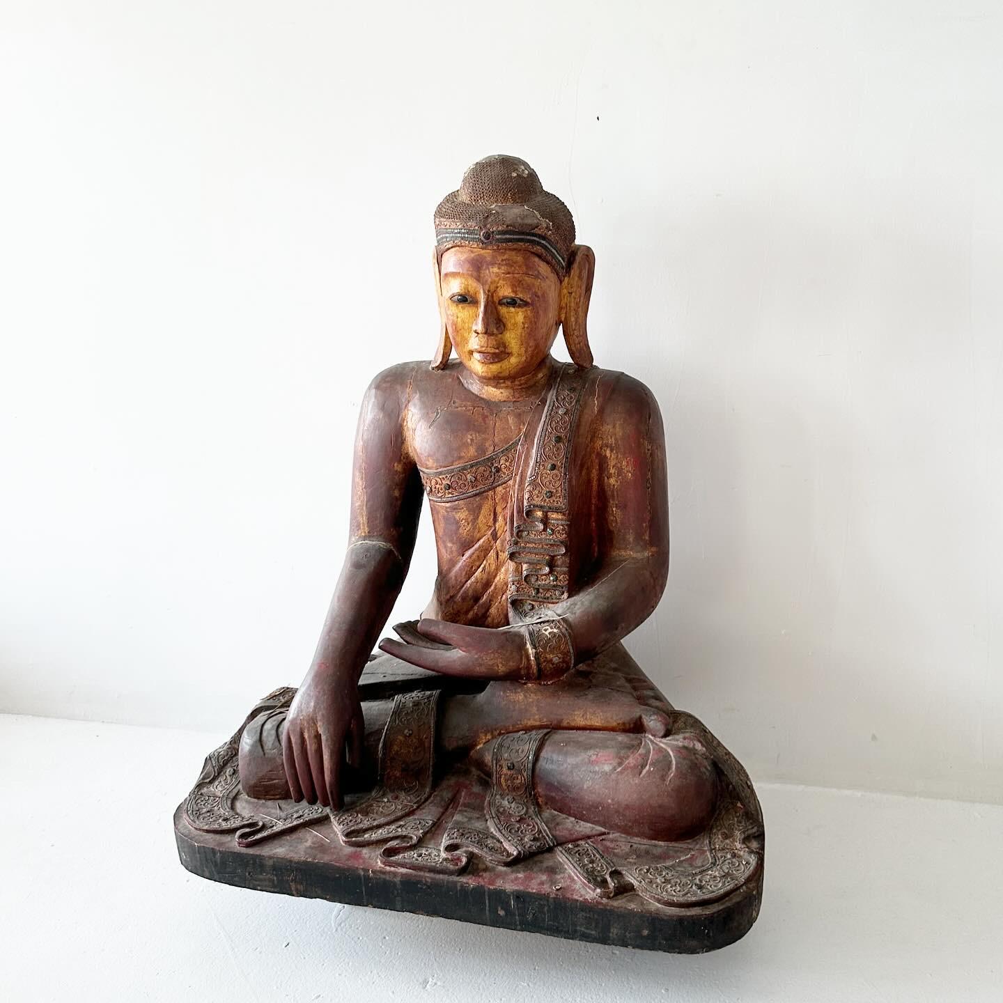 Große antike südostasiatische Buddha-Statue aus bemaltem Holz  im Zustand „Relativ gut“ im Angebot in Los Angeles, CA