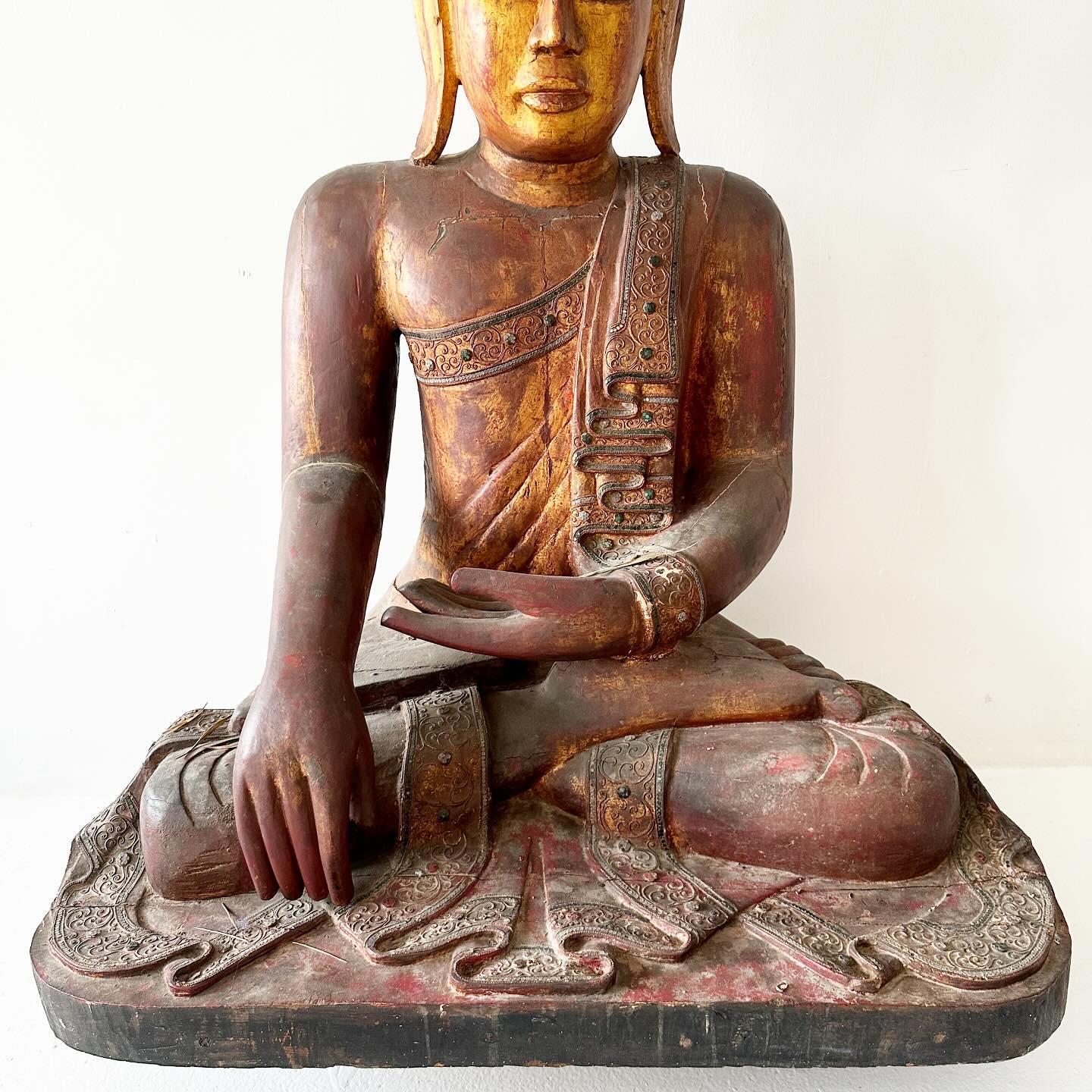 Große antike südostasiatische Buddha-Statue aus bemaltem Holz  im Angebot 3