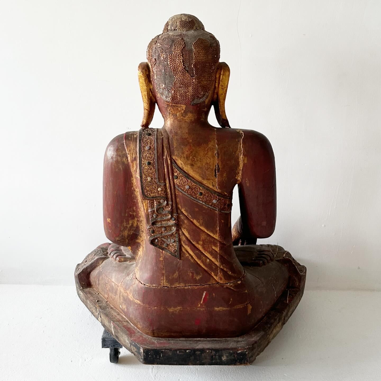 Große antike südostasiatische Buddha-Statue aus bemaltem Holz  im Angebot 4