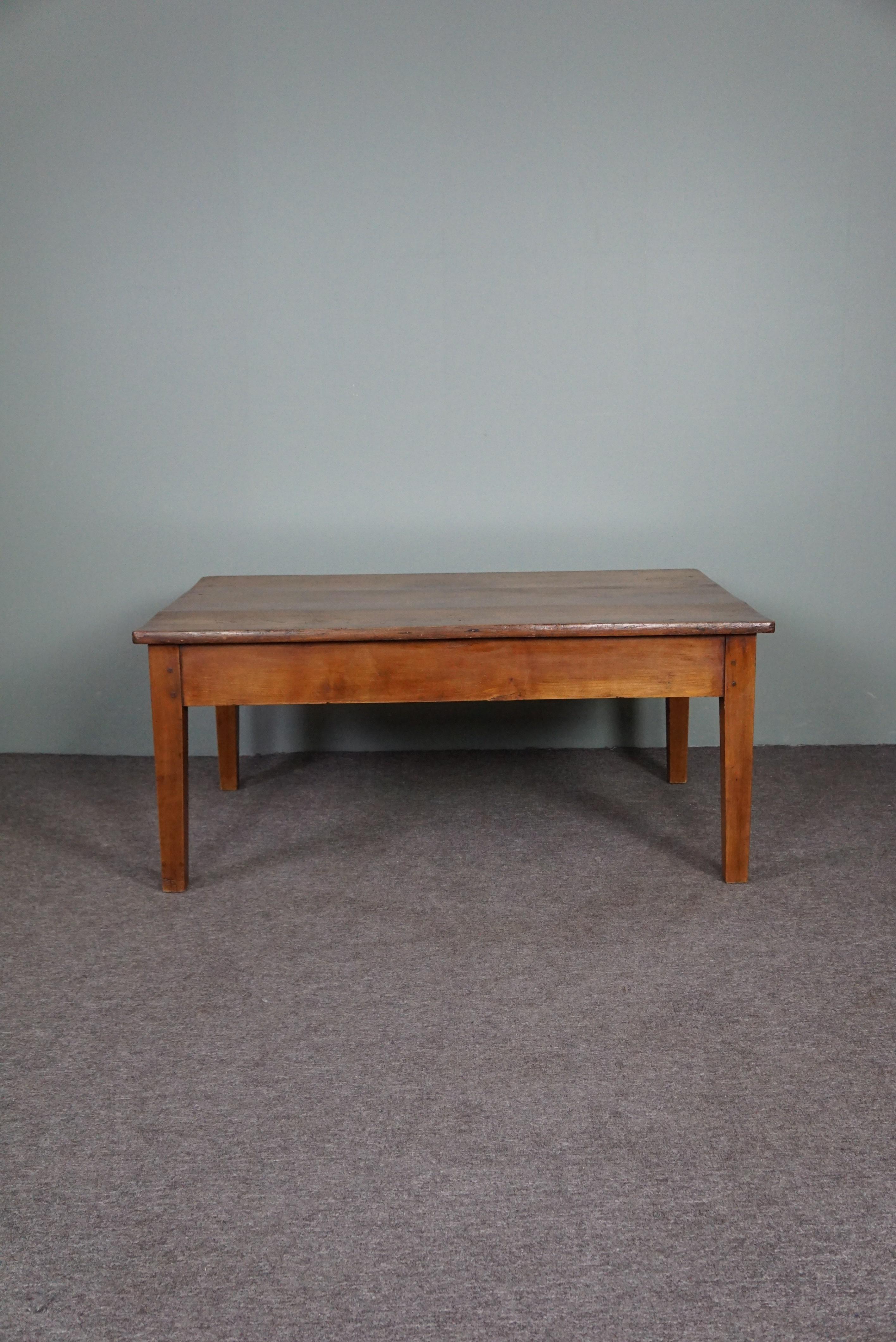 Wood Large antique Southern European coffee table For Sale