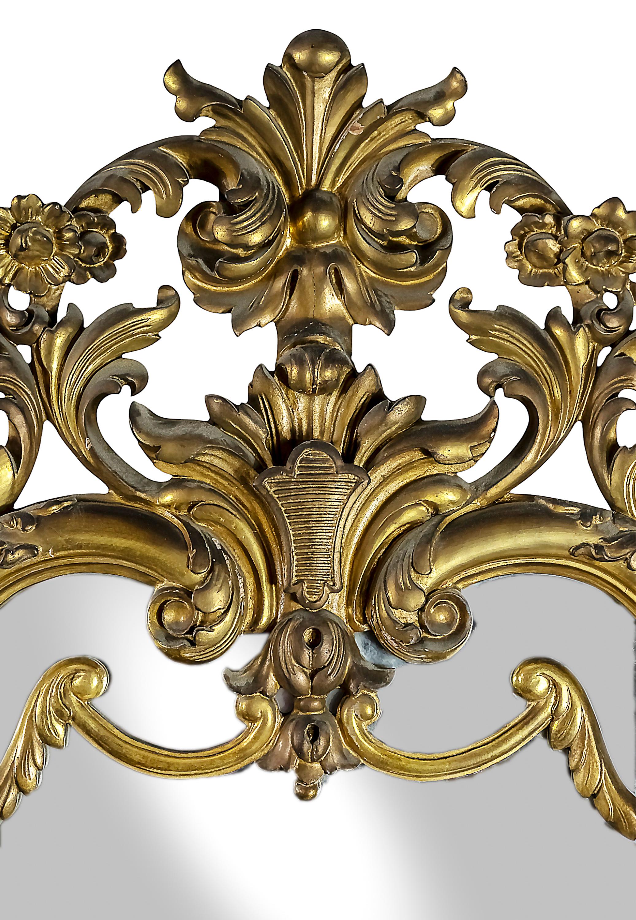 Large Antique Spanish Hand-Carved Gilt Wood Wall Mirror In Good Condition For Sale In Vilnius, LT