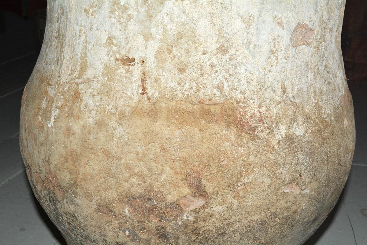 Großes antikes spanisches JAR zur Aufbewahrung von Oliven im Zustand „Gut“ im Angebot in Sheffield, MA