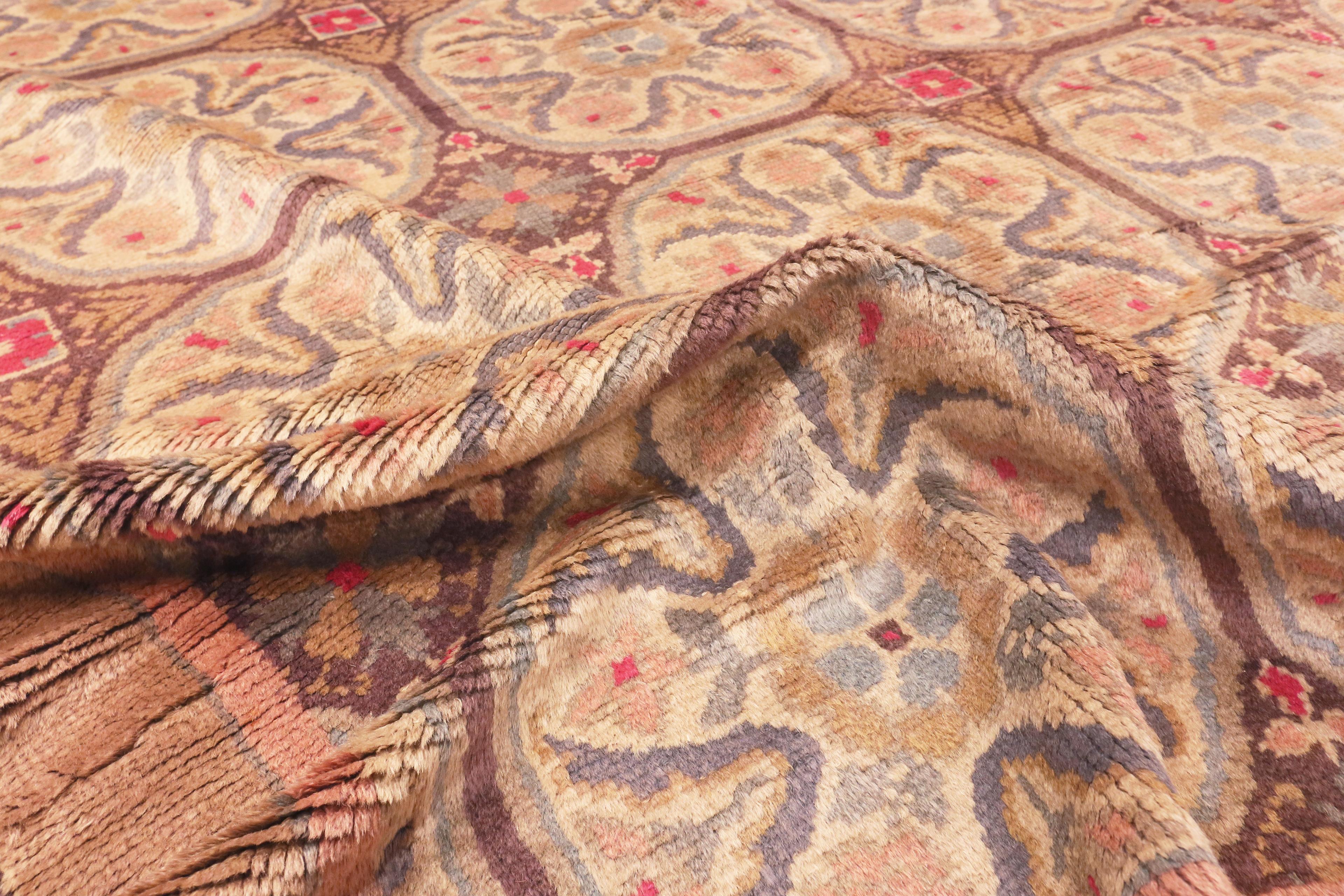 Schöner großer antiker spanischer Teppich, Herkunftsland: Spanien, CIRCA Datum: 1920. Größe: 11 ft 5 in x 17 ft 10 in (3,47 m x 5,43 m)

