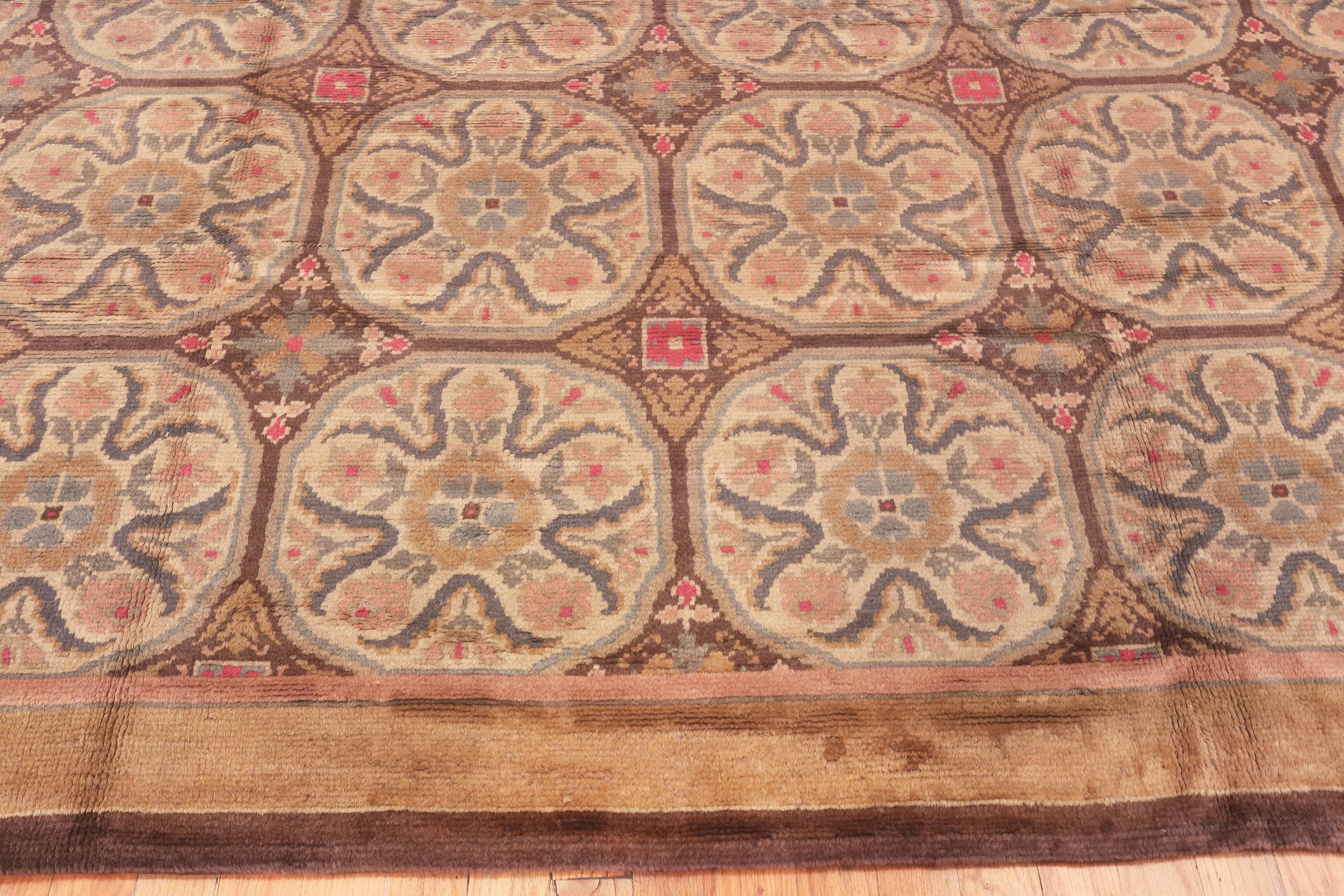 Großer antiker spanischer Teppich. 11 ft 5 in x 17 ft 10 in  im Zustand „Gut“ im Angebot in New York, NY
