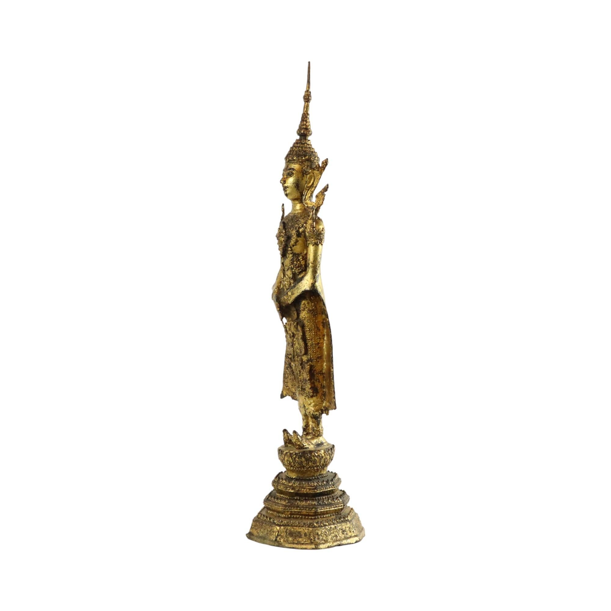 Grande Buddha antico in piedi in bronzo con oro 24 carati Rattanakosin 63 cm in vendita 1