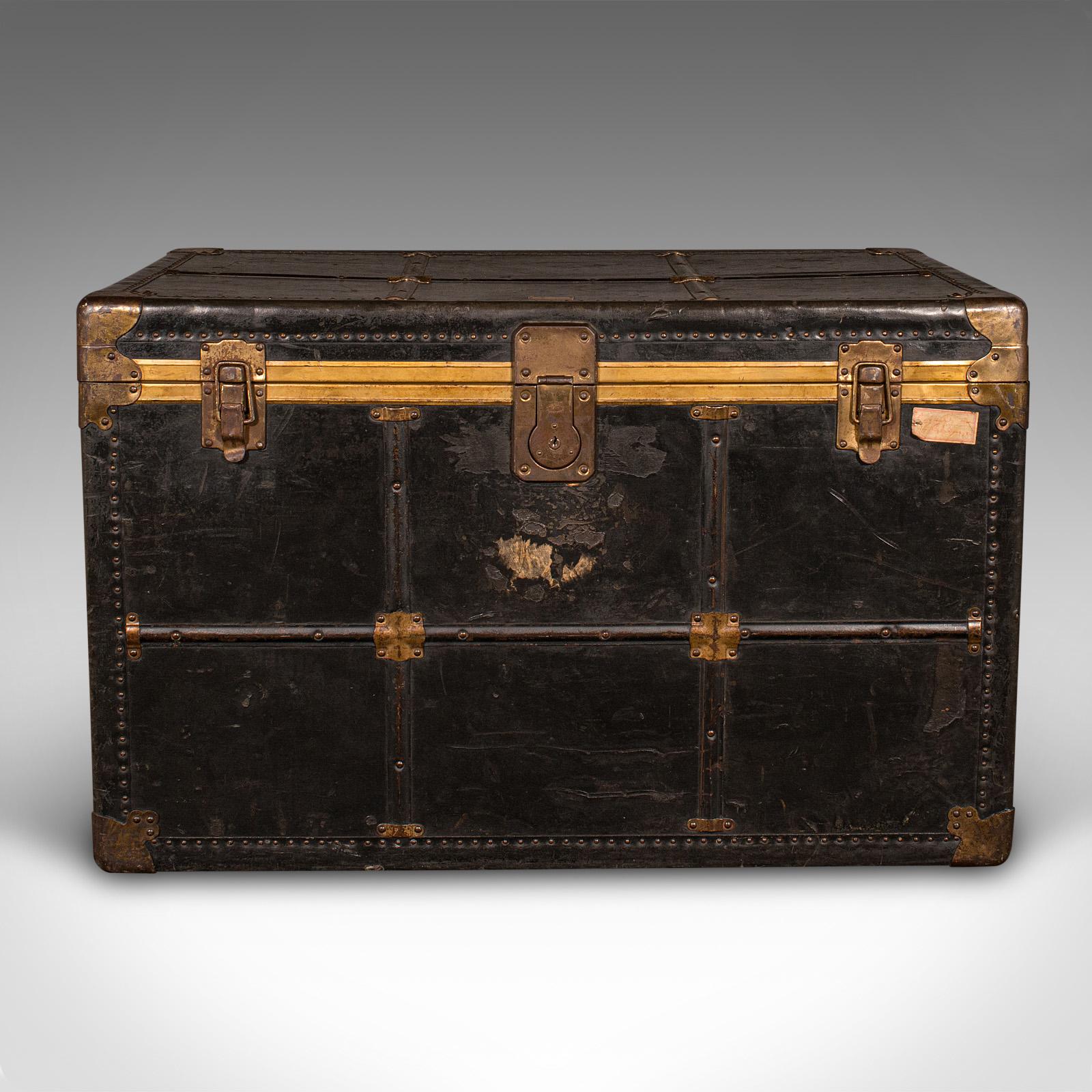 Large Antique Steamer Trunk, American, Leather, Brass, Shipping Chest, Edwardian In Good Condition For Sale In Hele, Devon, GB