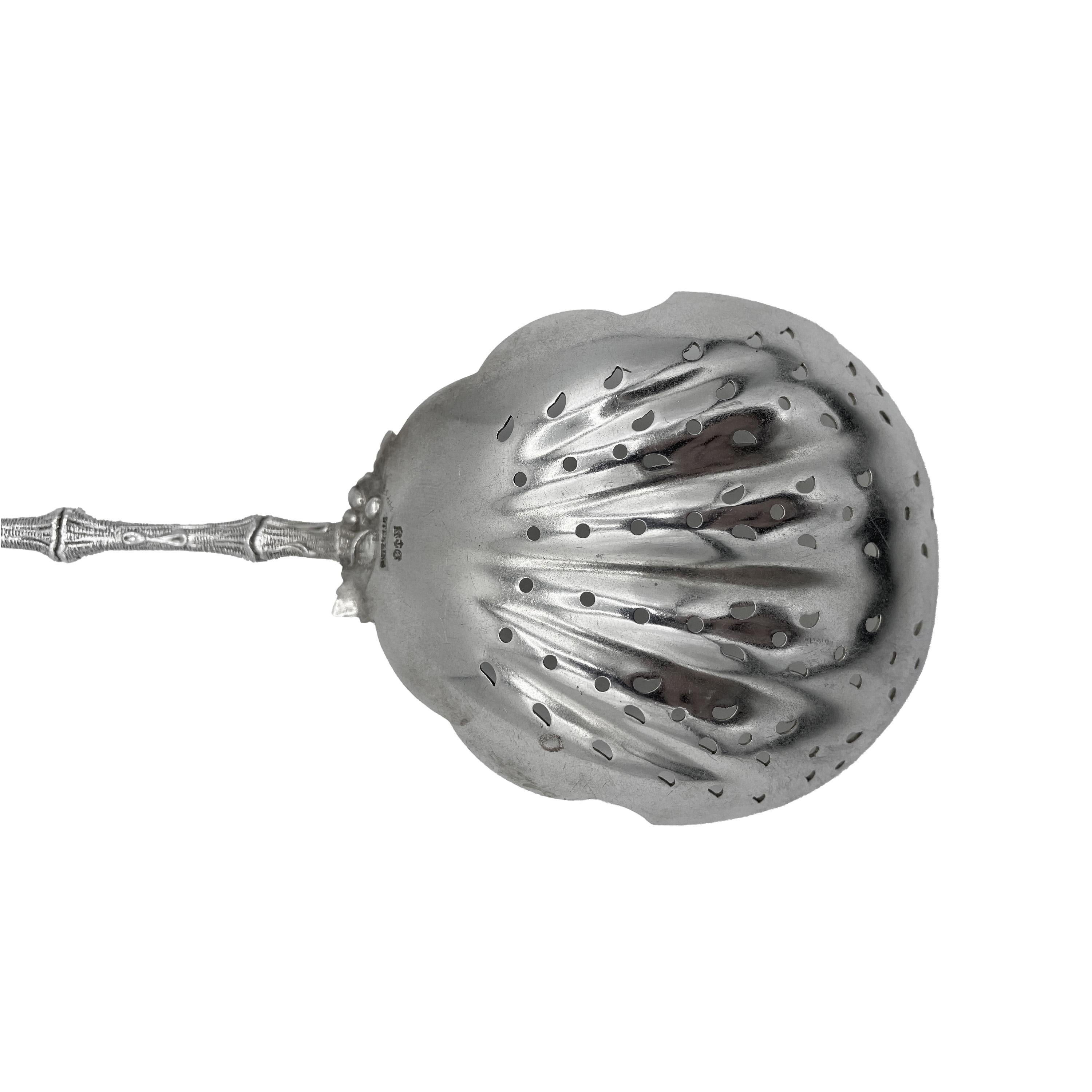 Milieu du XIXe siècle Grande cuillère de service à glace ancienne en argent sterling Birds Nest & Eggs de Gorham 1865 en vente