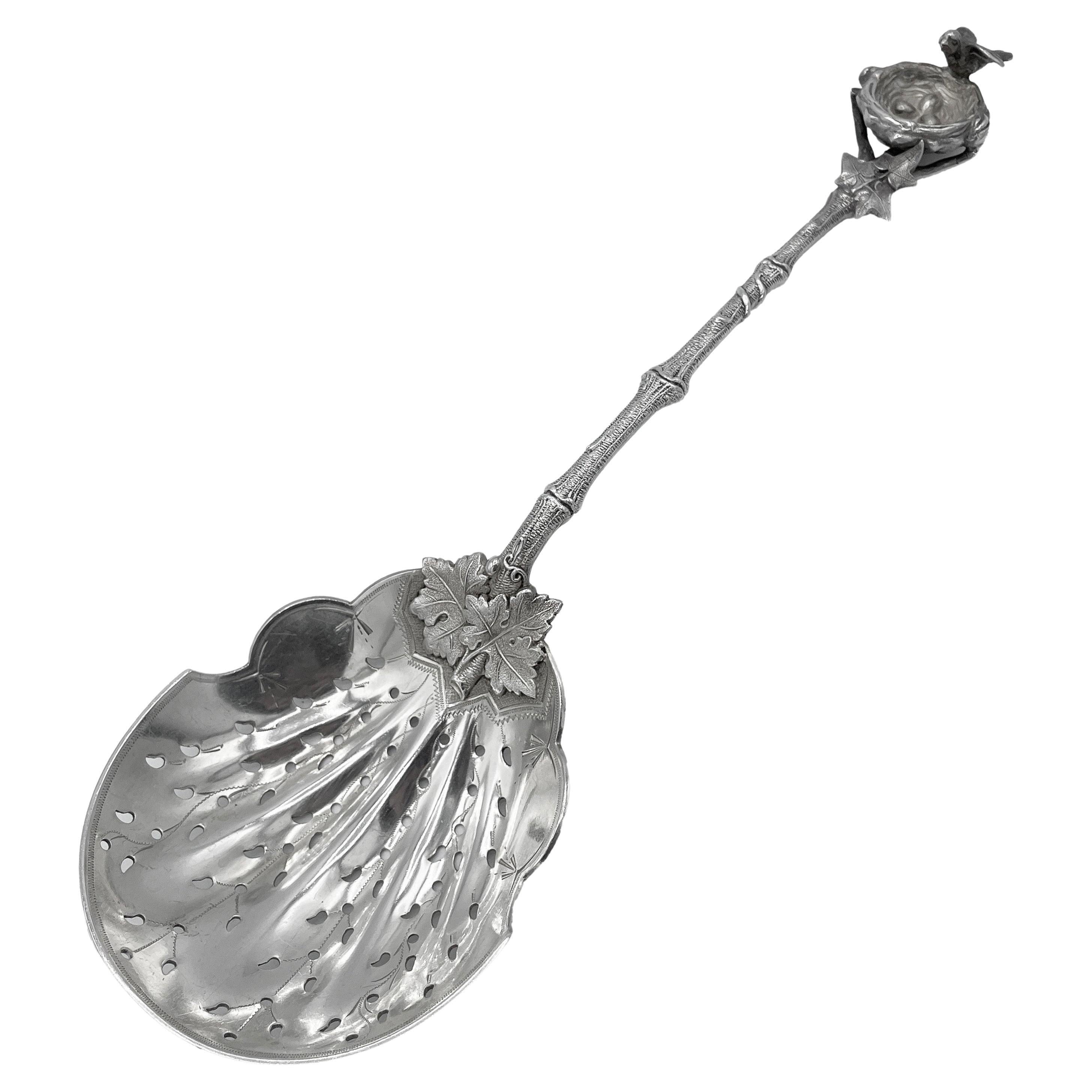 Cuchara grande antigua de plata de ley para servir hielo Nido de pájaros y huevos de Gorham 1865
