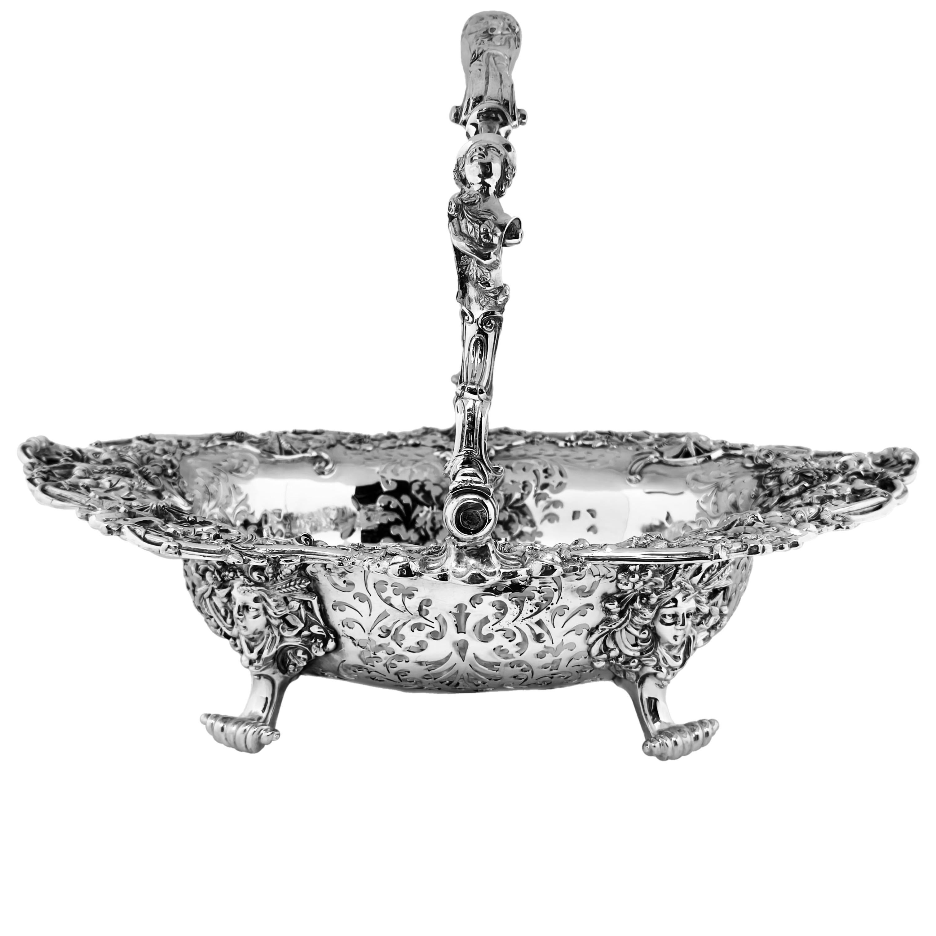 Gran cesta para pasteles antigua de plata de ley con asa oscilante de estilo georgiano 1912 Georgiano en venta
