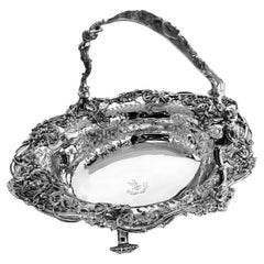 Grande cesto per torte con manico oscillante in argento sterling stile georgiano 1912