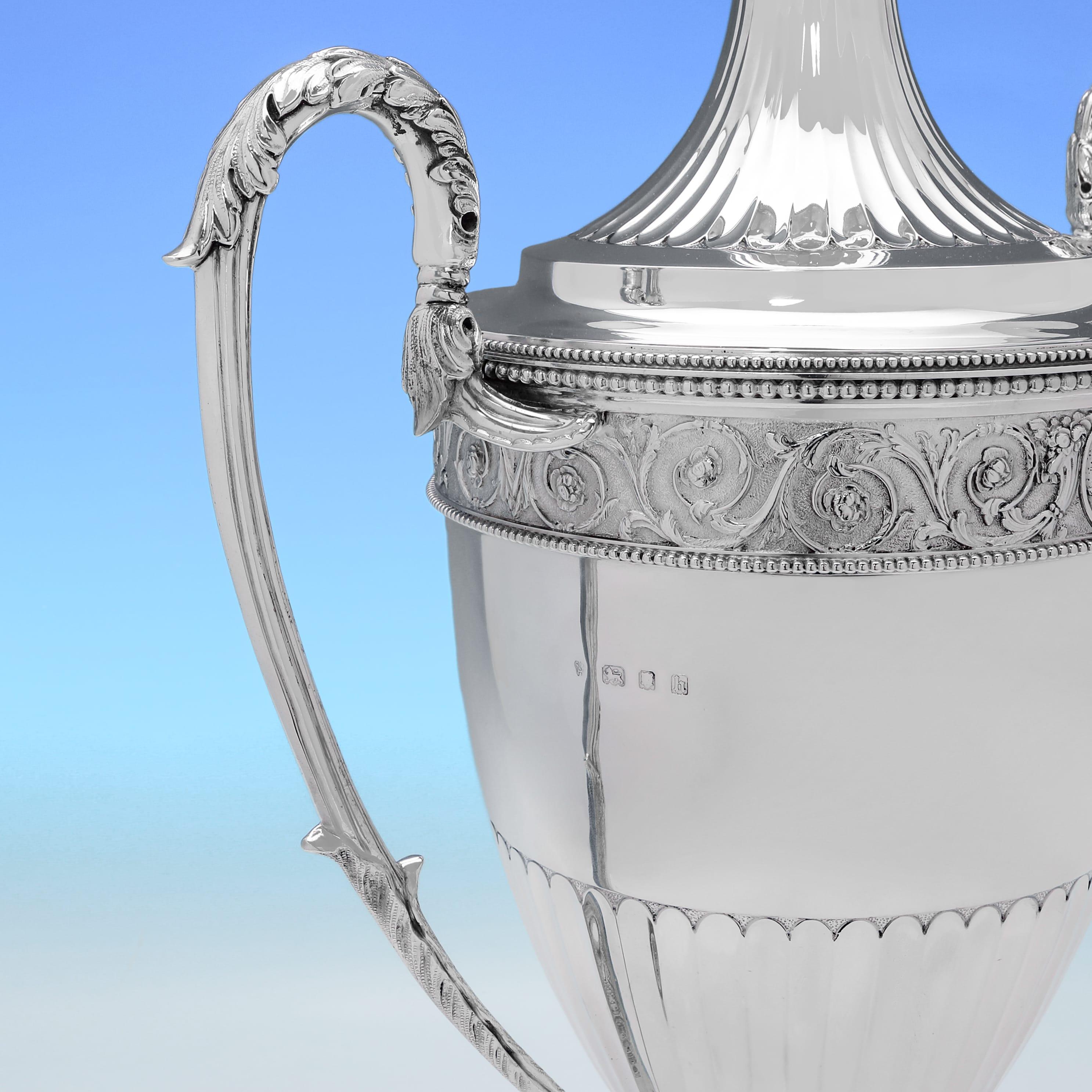 Inglese Grande trofeo antico in argento sterling realizzato nel 1923 da Charles Stuart Harris in vendita