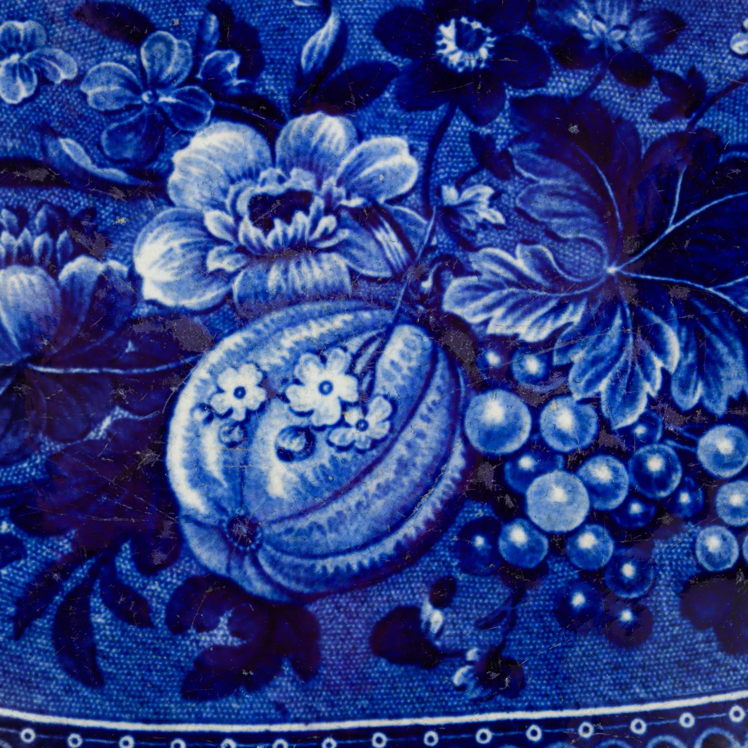 Große antike Stubbs 'Früchte und Blumen' Blaue Transferware-Platte oder Serviertablett im Angebot 9