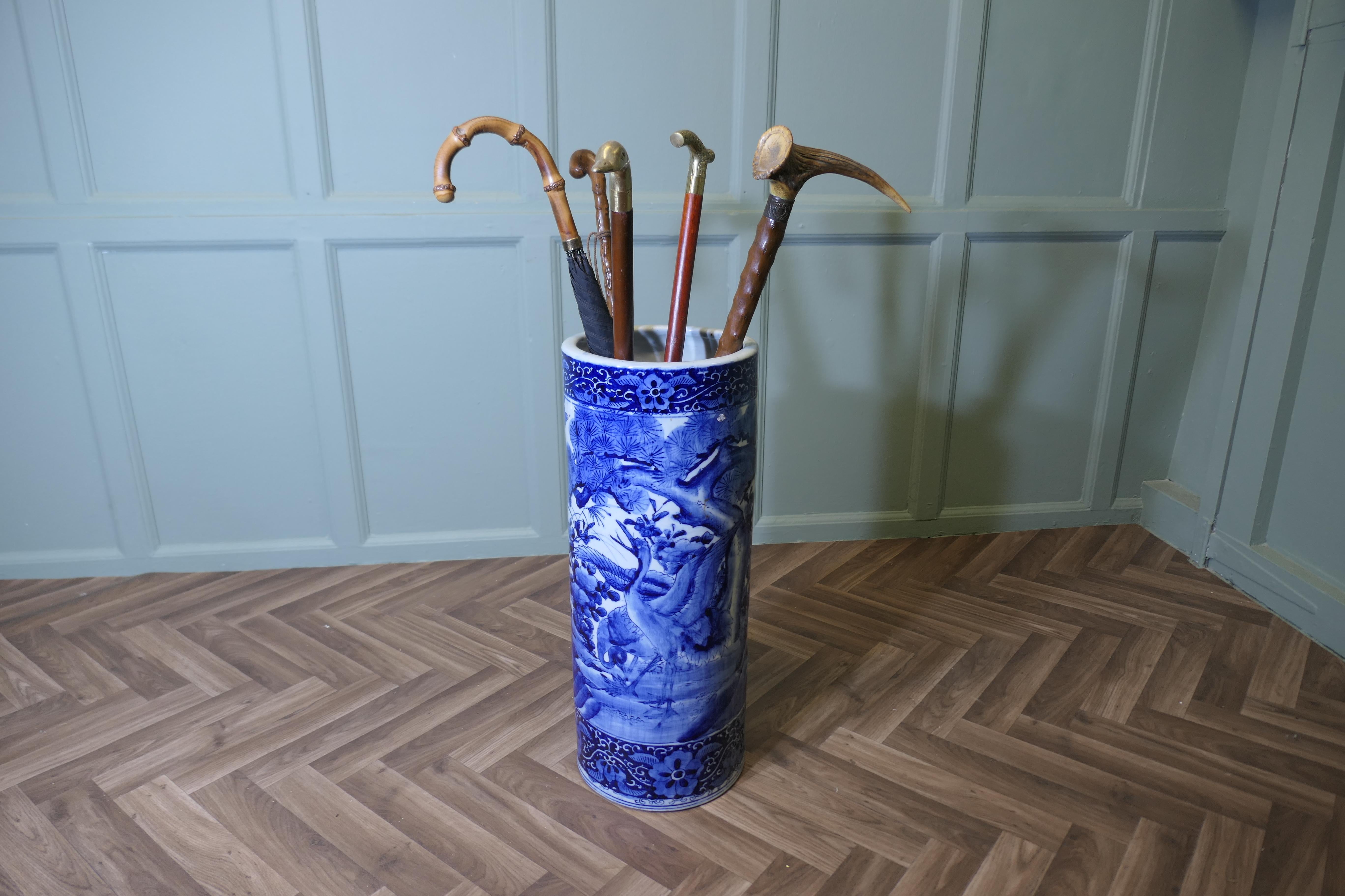 Large Antique Style Willow Pattern Design Floor Vase, Umbrella Stand For Sale 4