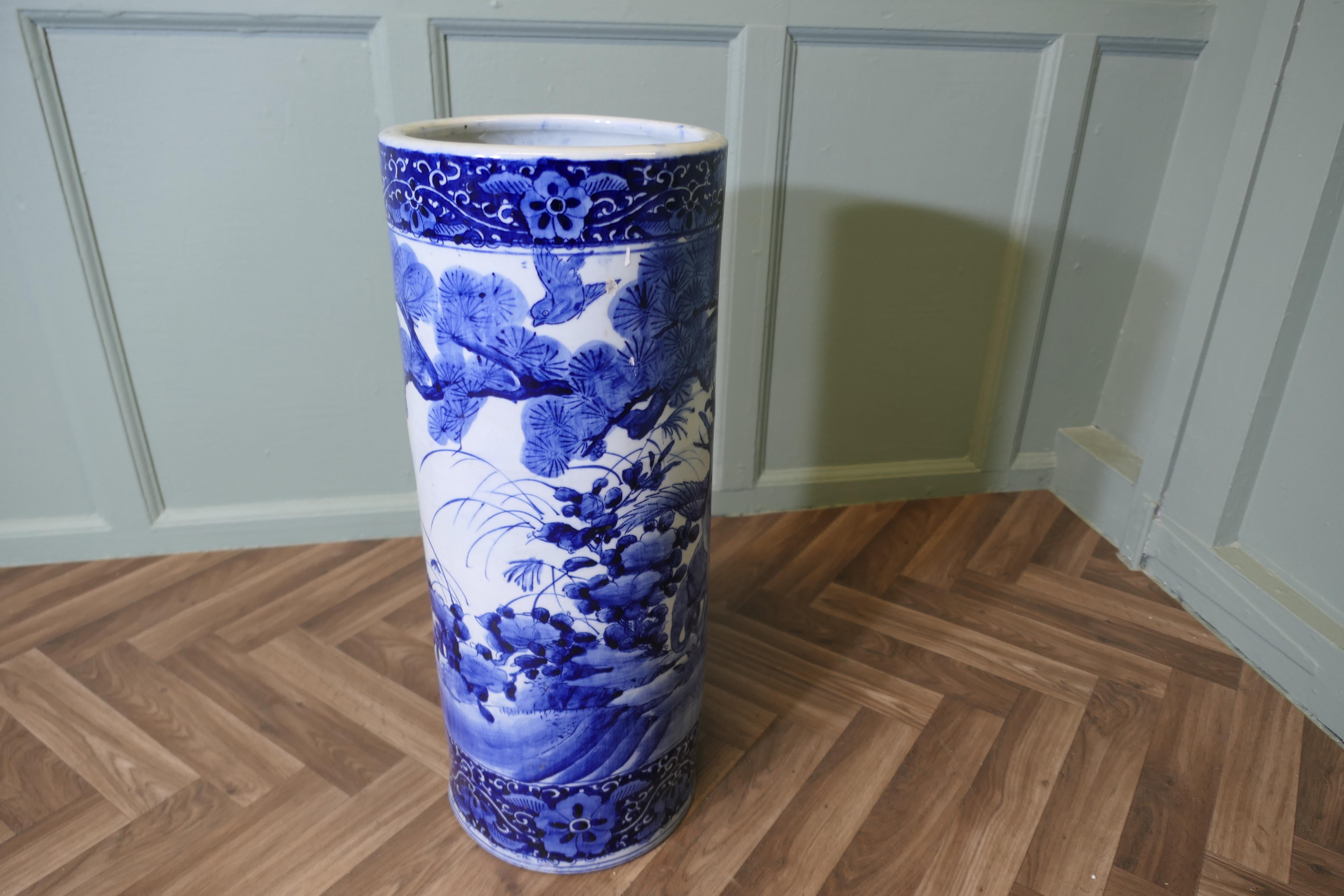 Chinoiserie Large Antique Style Willow Pattern Design Floor Vase, Umbrella Stand For Sale