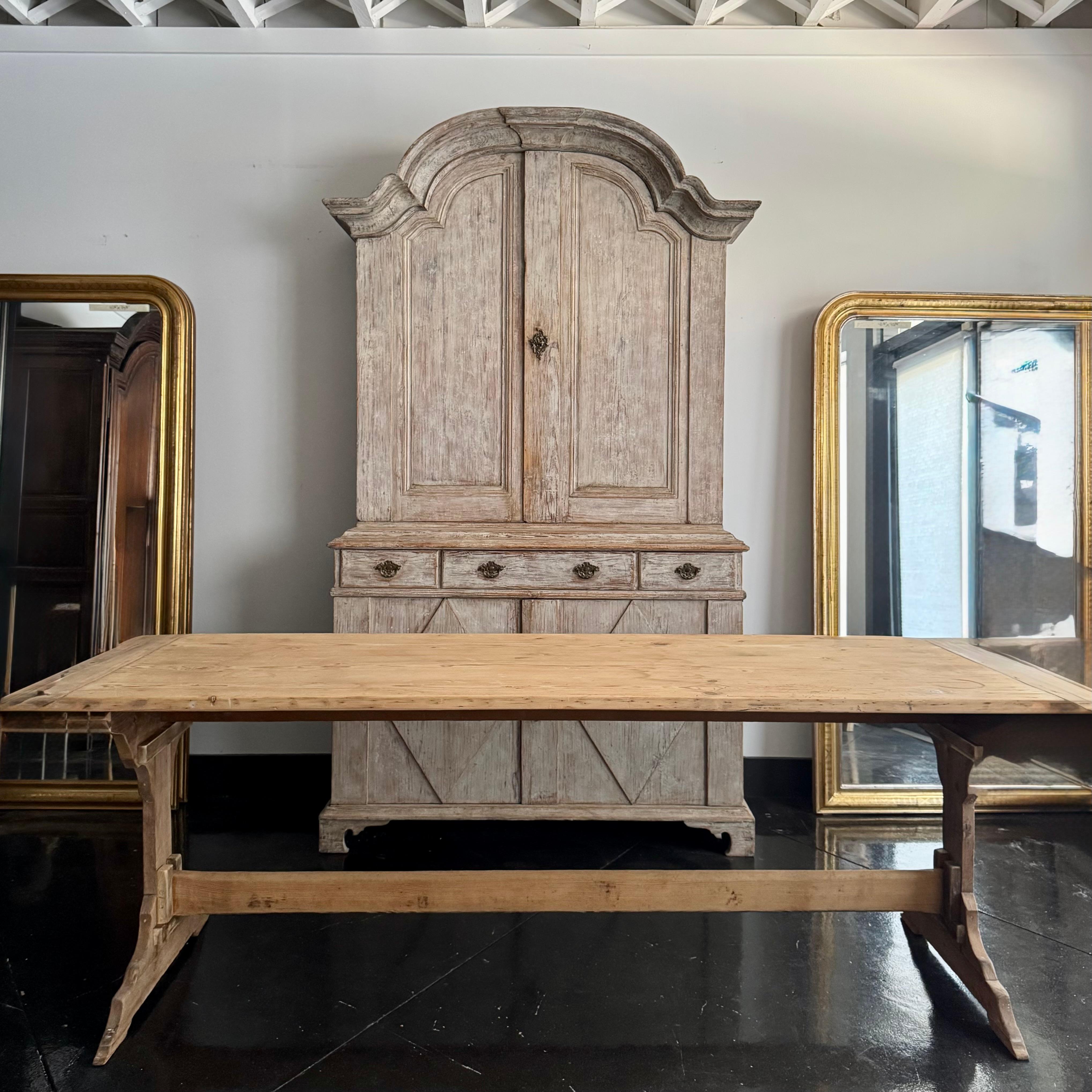 Grande table de salle à manger suédoise ancienne, meuble de maison de campagne en pin en vente 2
