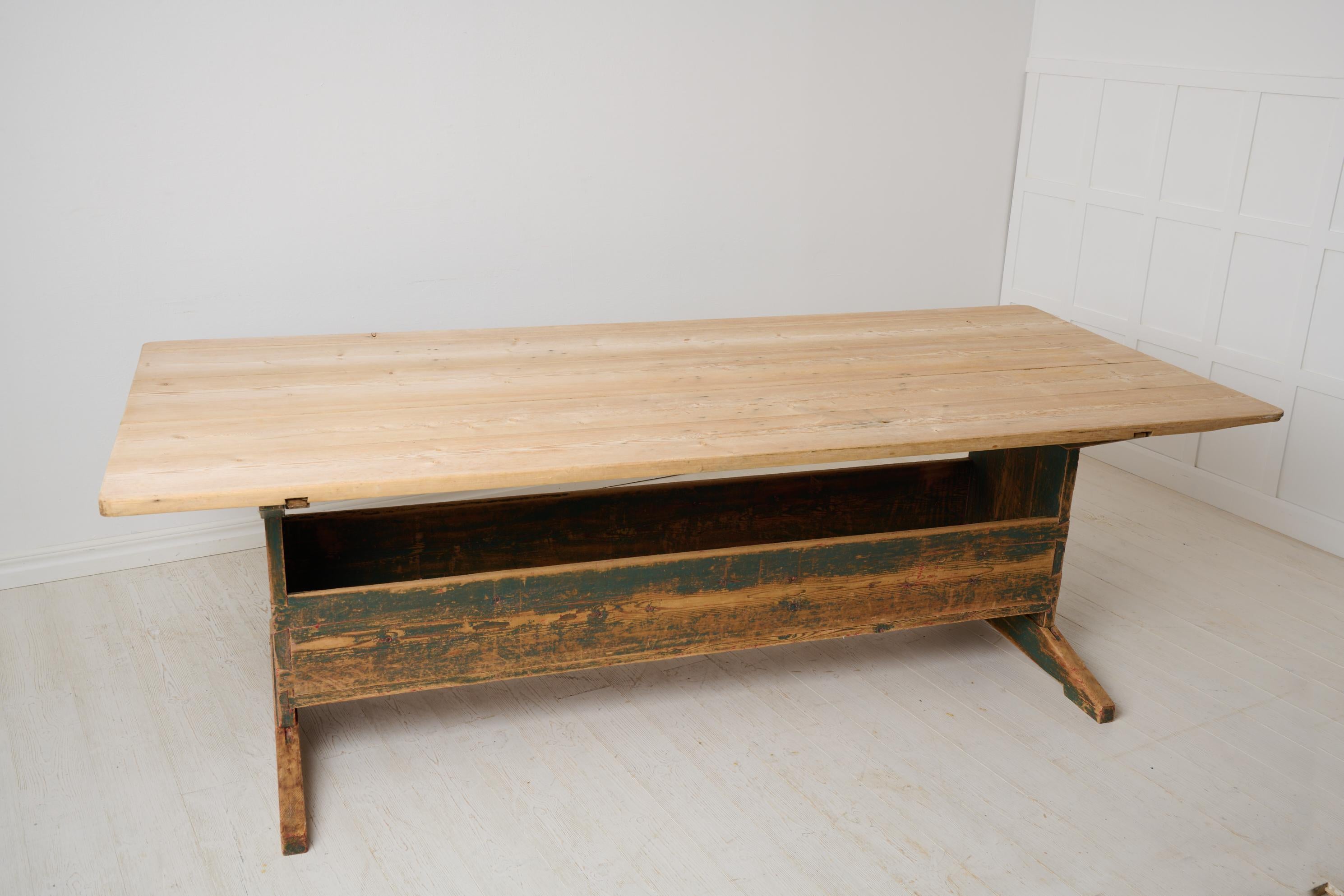 Grande table de salle à manger suédoise ancienne, authentique mobilier de maison de campagne en pin en vente 2
