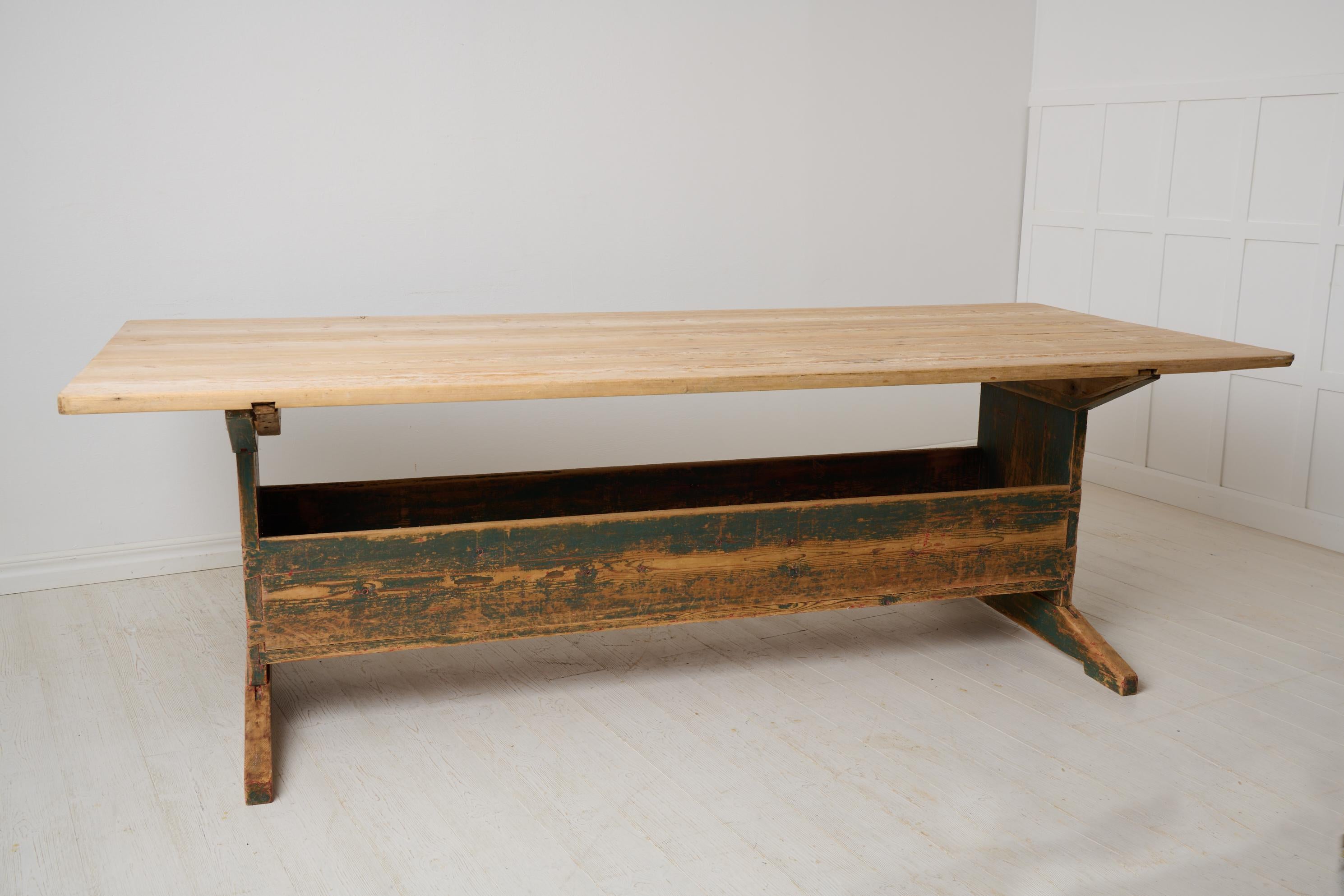 Grande table de salle à manger suédoise ancienne, authentique mobilier de maison de campagne en pin en vente 3