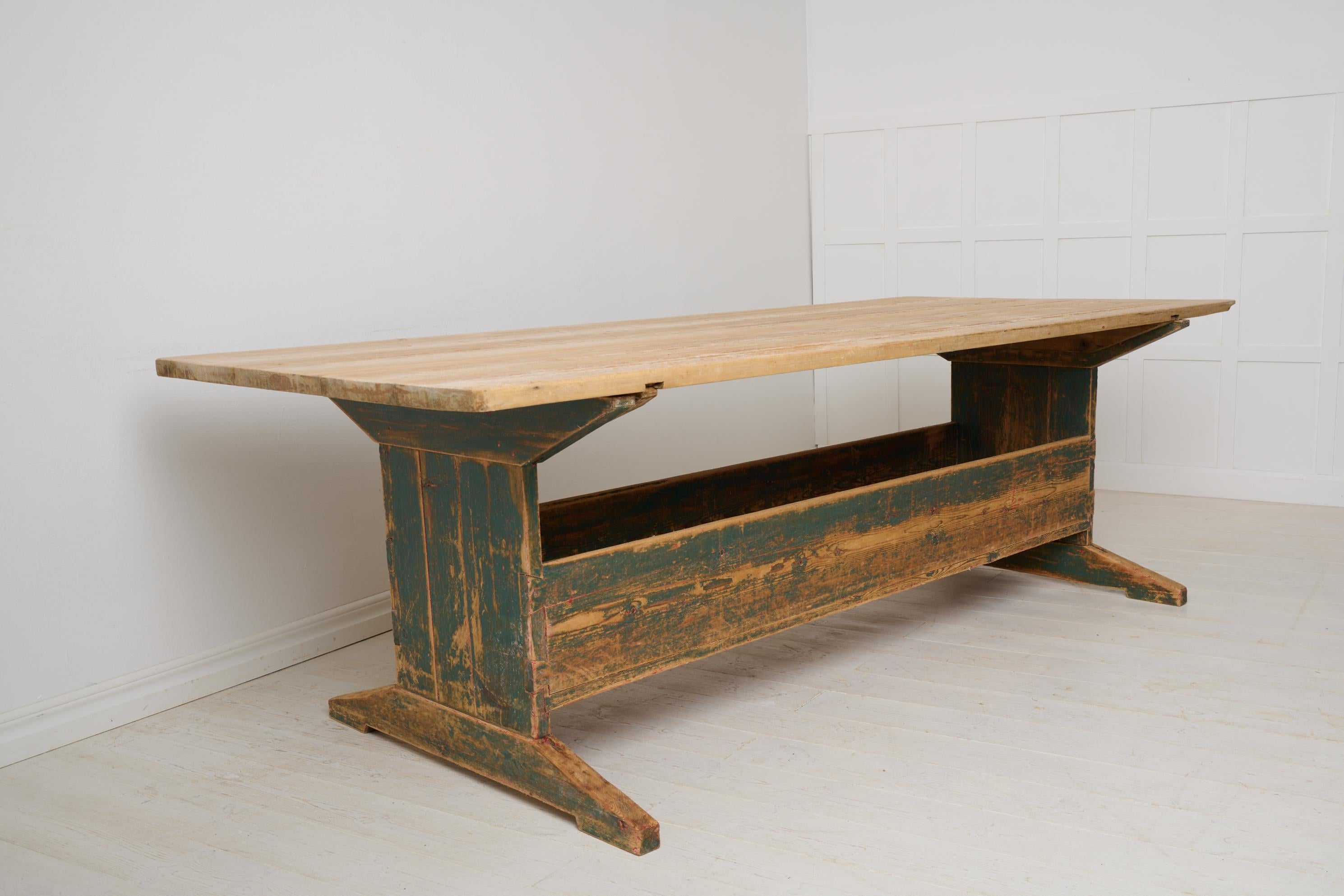 Grande table de salle à manger suédoise ancienne, authentique mobilier de maison de campagne en pin en vente 4