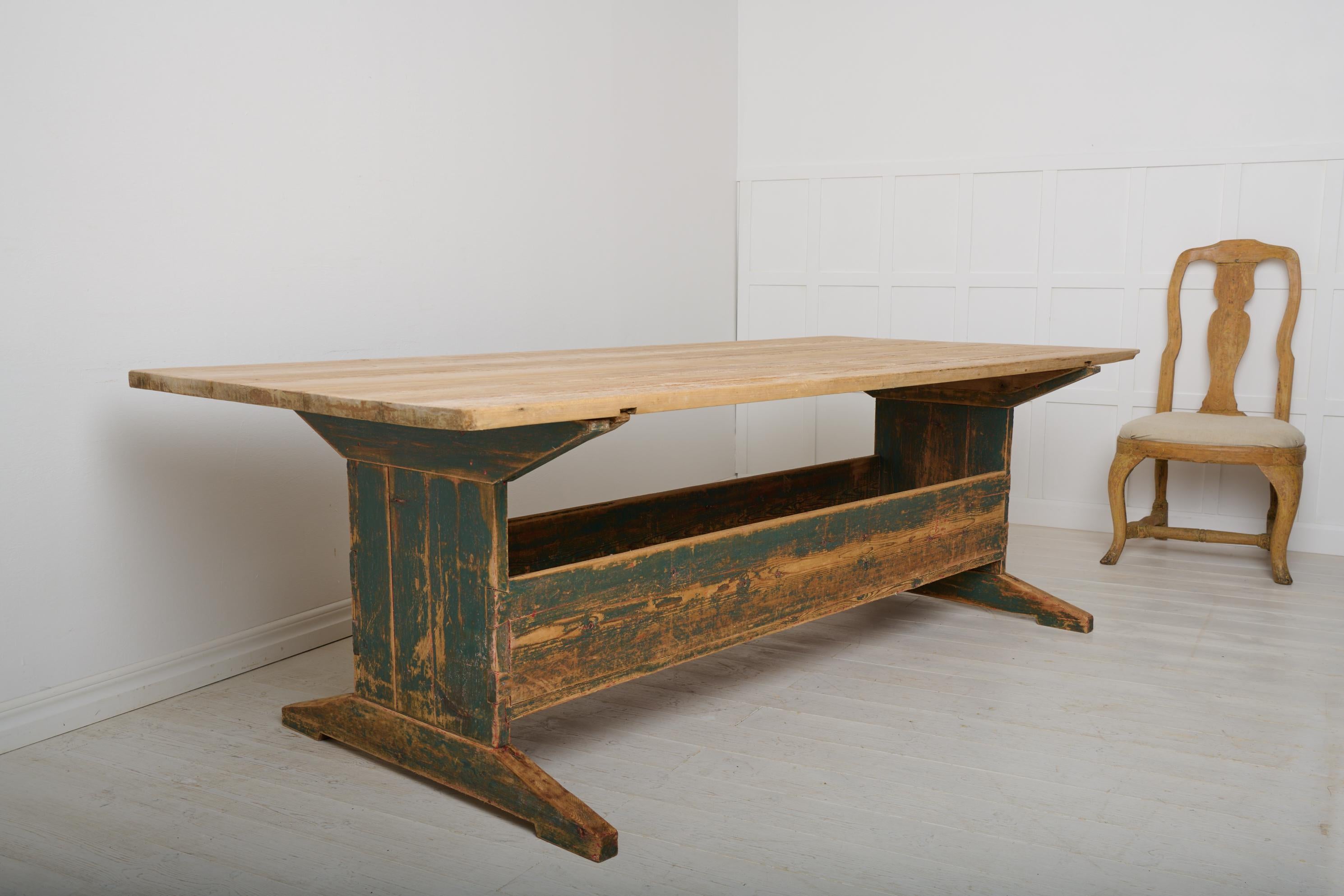 Grande table de salle à manger suédoise ancienne, authentique mobilier de maison de campagne en pin en vente 5