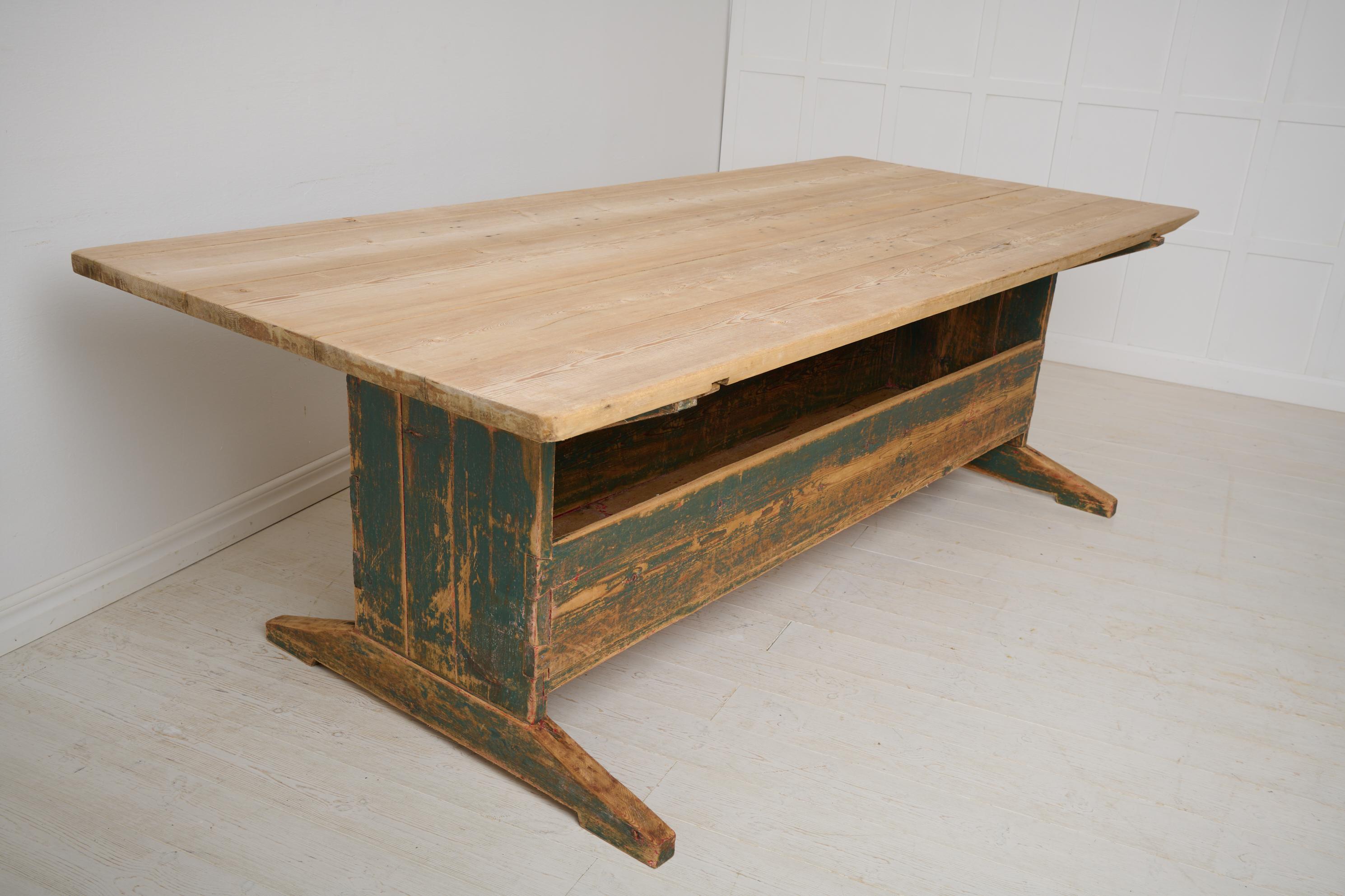 Grande table de salle à manger suédoise ancienne, authentique mobilier de maison de campagne en pin en vente 6
