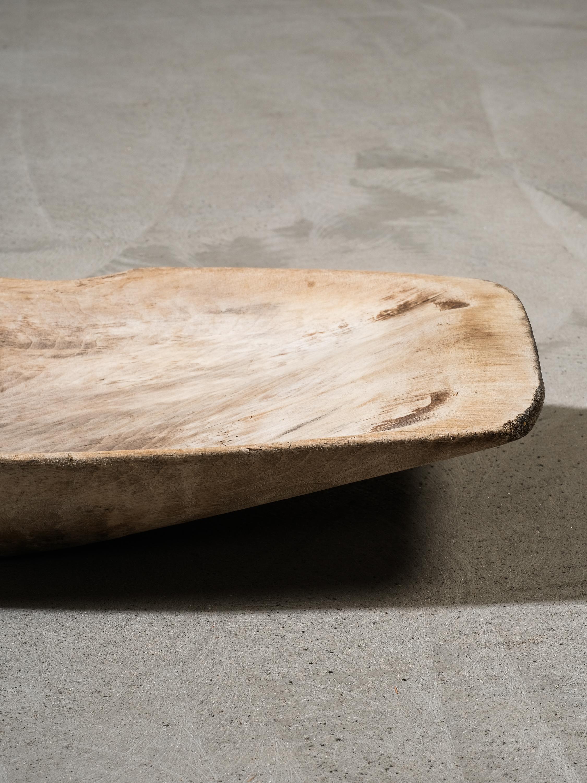 Large Antique Swedish Folk Art Trough Bowl / 19th Century Rustic Decorative Dish In Good Condition In Karis, Nyland