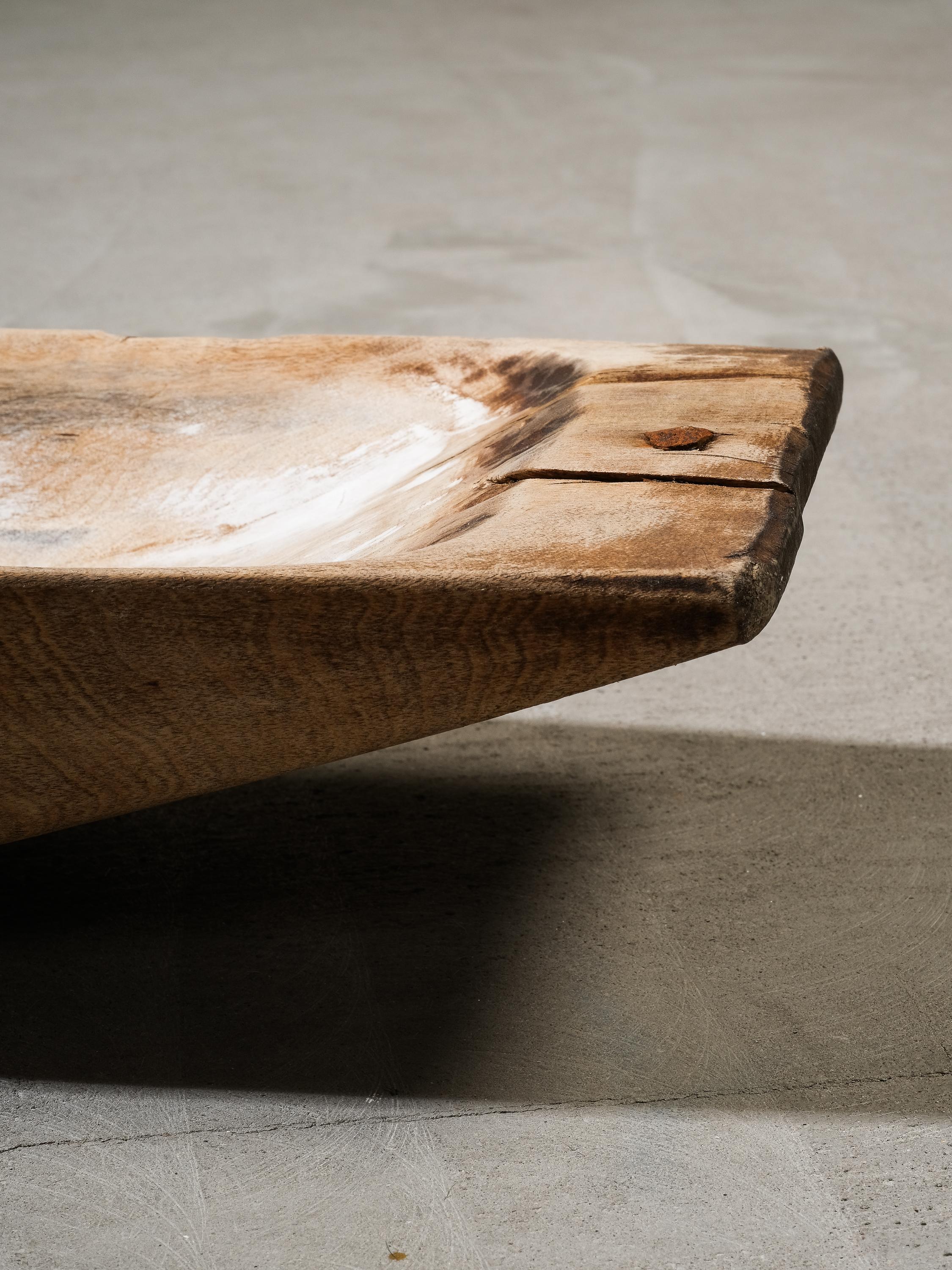 Legno Grande ciotola svedese da abbeveratoio / piatto decorativo rustico del XIX secolo in vendita