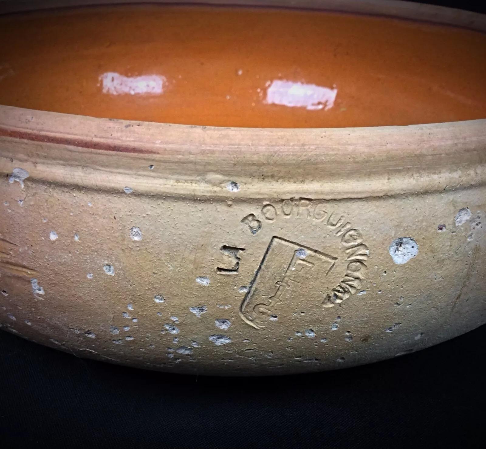 Gran cacerola antigua de terracota de La Bourguignonne - Utensilios de cocina antiguos - 2Y289 en Bueno estado para la venta en Bordeaux, FR