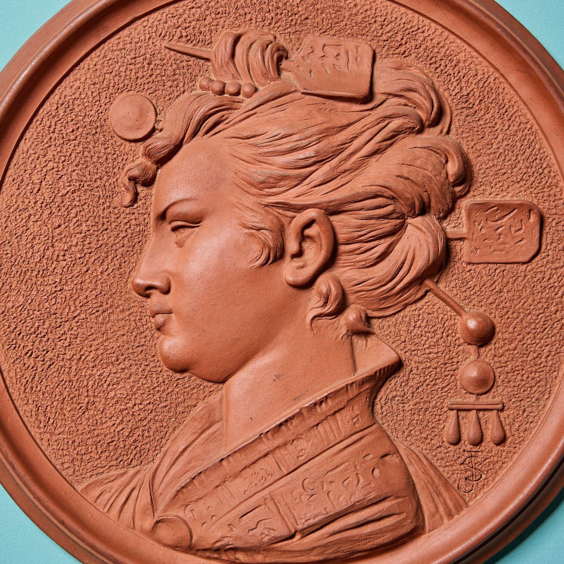 Victorien Grande plaque ancienne en terre cuite de John Shelly en vente