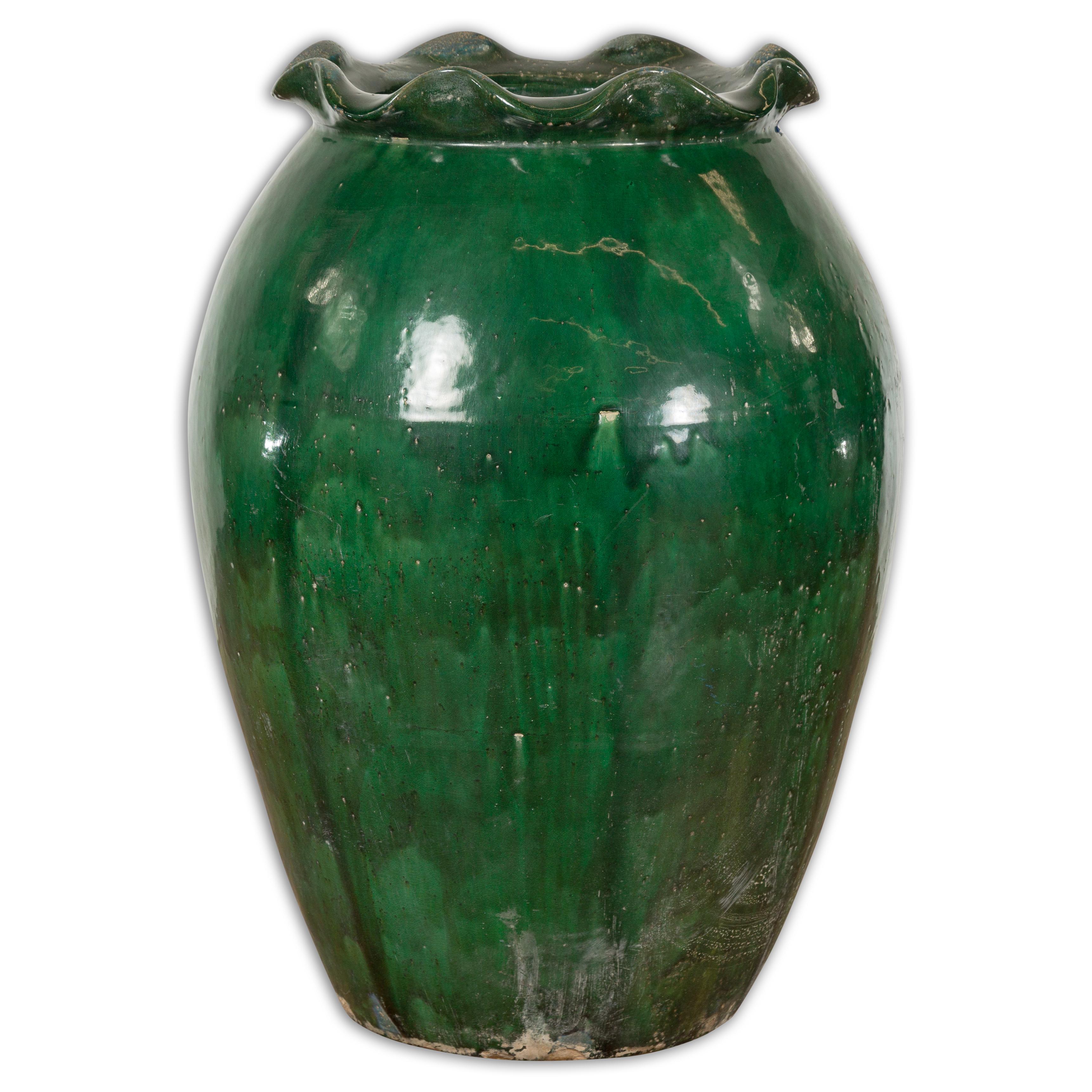 Large Antique Thai 19th Century Green Glazed Planter with Scalloped Lip For Sale 10
