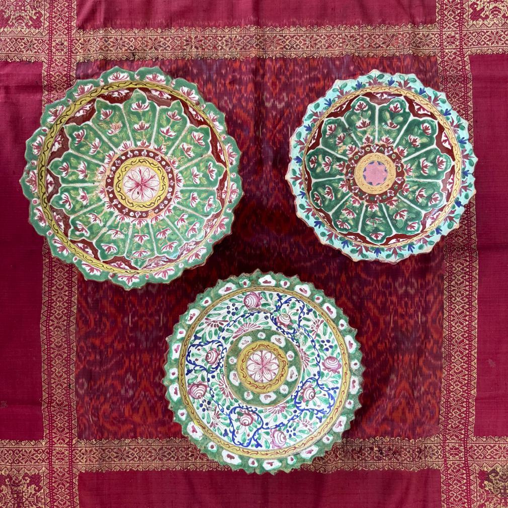 Large Antique Thai Bencharong Stem Plate For Sale 2