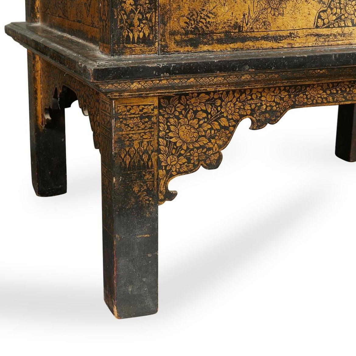 XVIIIe siècle et antérieur Grand meuble de rangement pour manuscrits bouddhistes thaïlandais anciens. en vente