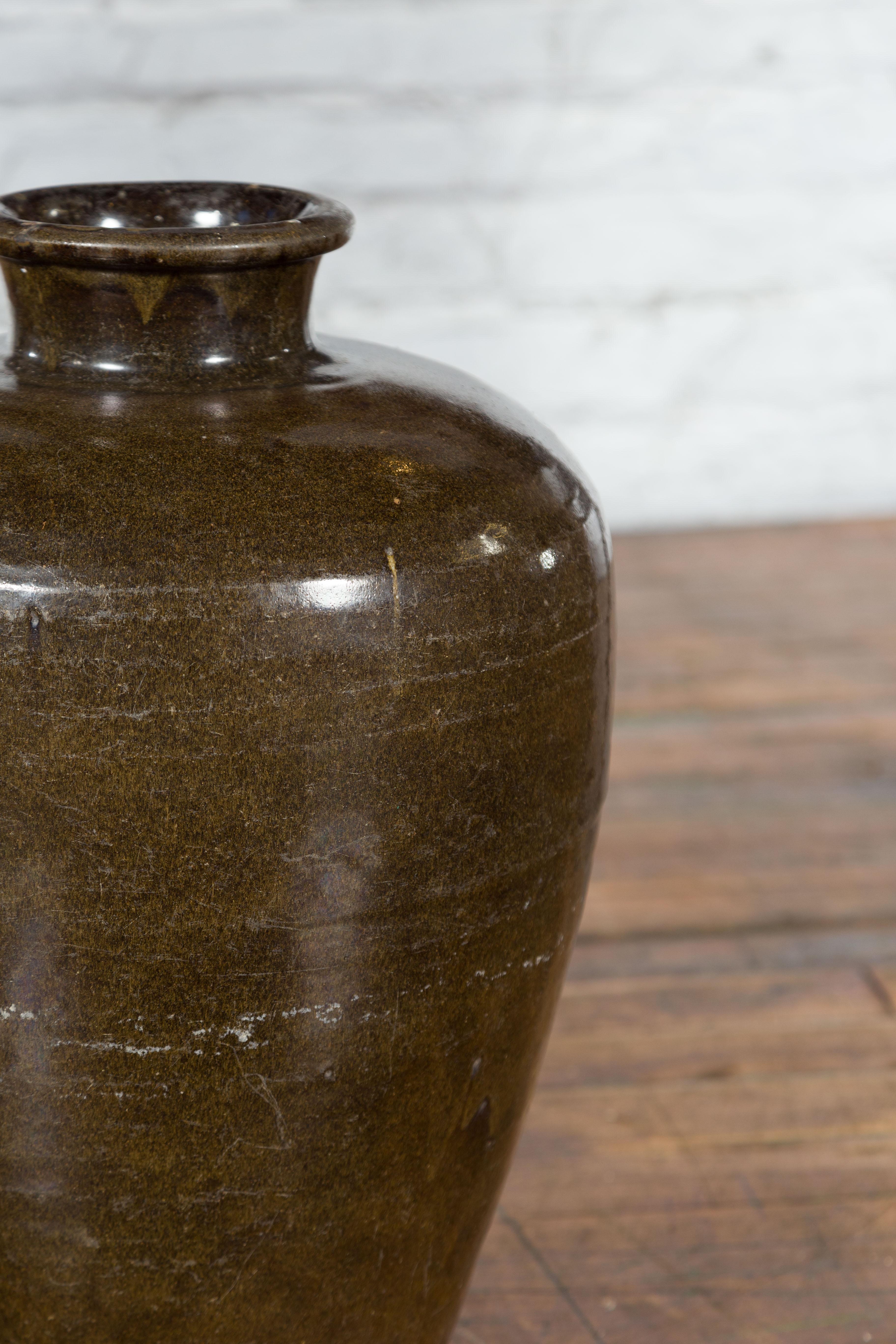 Large Antique Thai Monochrome Glazed Storage Jar with Tapering Lines For Sale 6