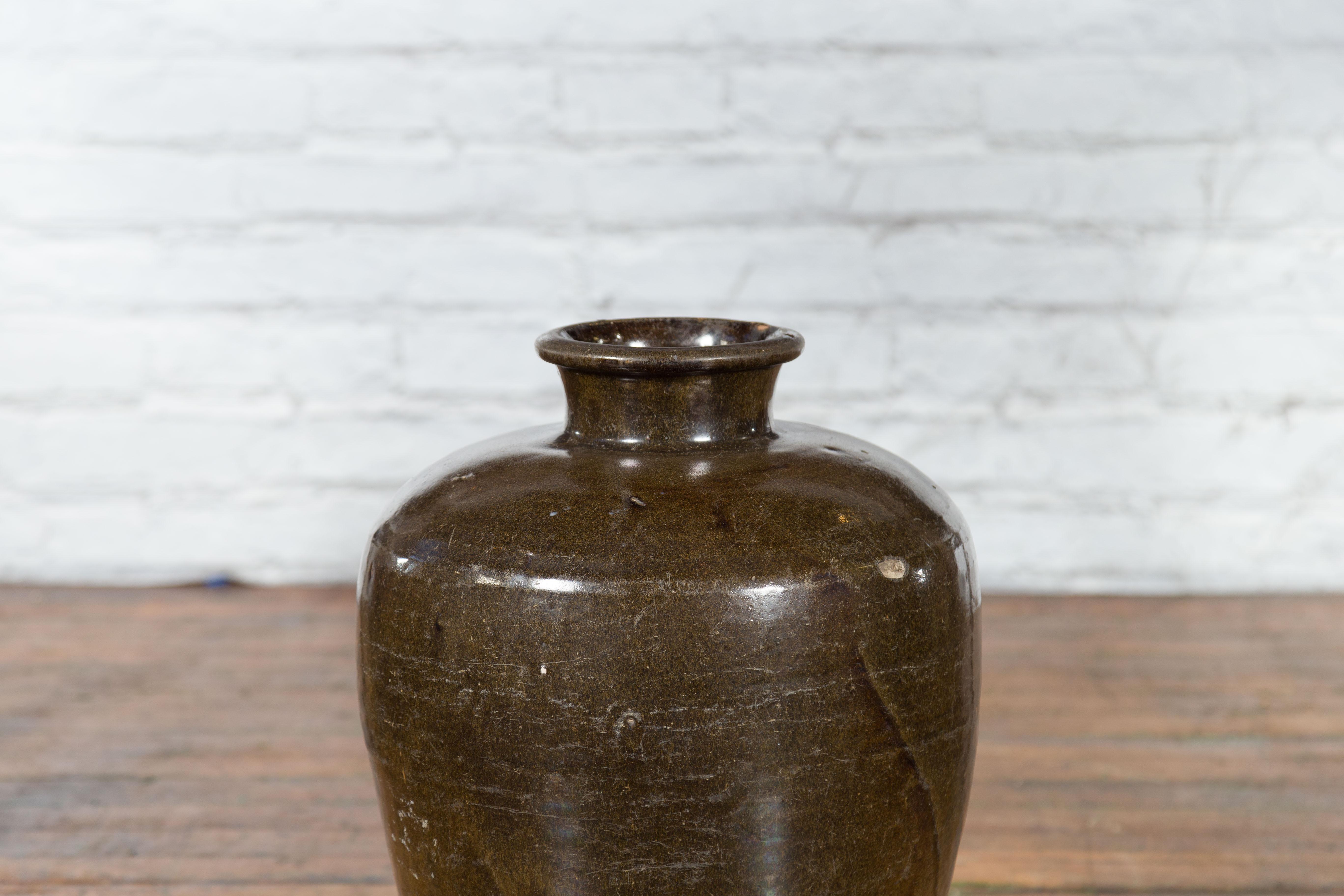 Large Antique Thai Monochrome Glazed Storage Jar with Tapering Lines For Sale 9